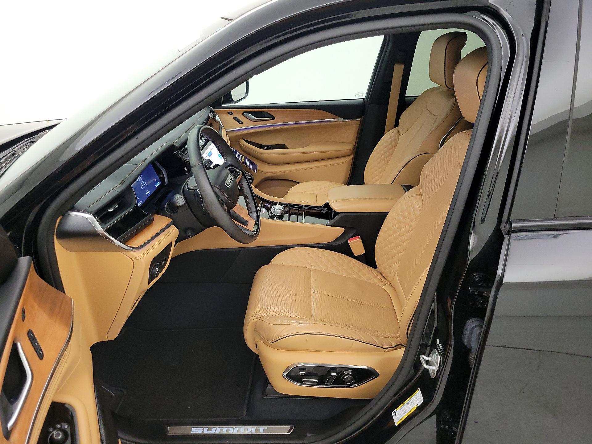 Thumbnail: 2023 Jeep Grand Cherokee - 11