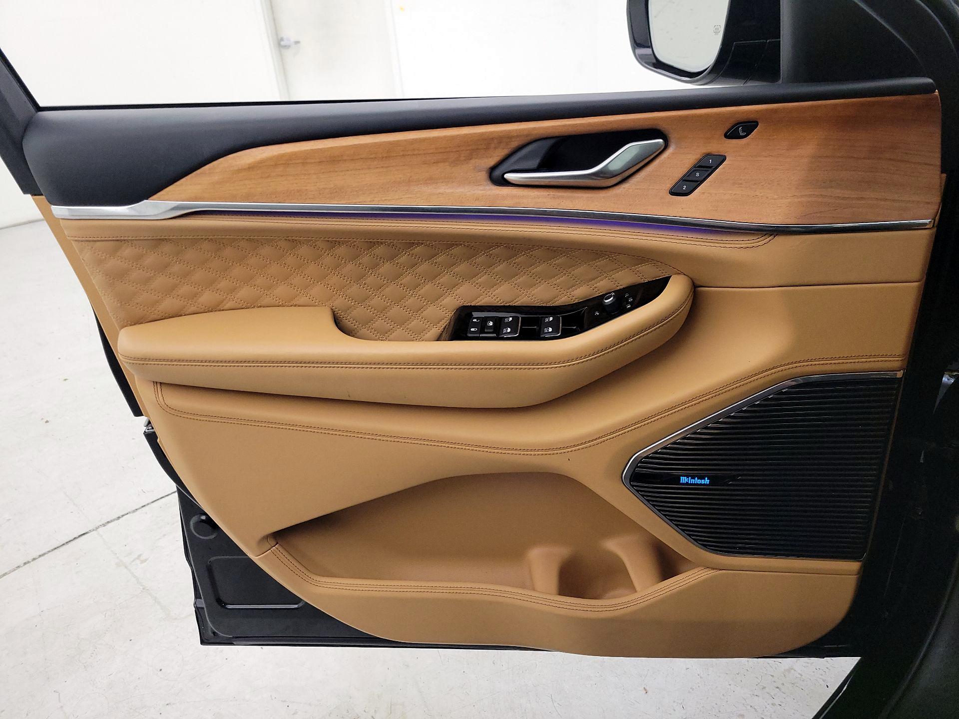 Thumbnail: 2023 Jeep Grand Cherokee - 12