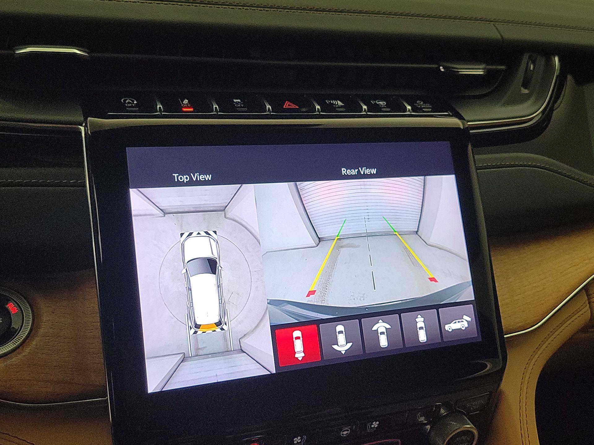 Thumbnail: 2023 Jeep Grand Cherokee - 14