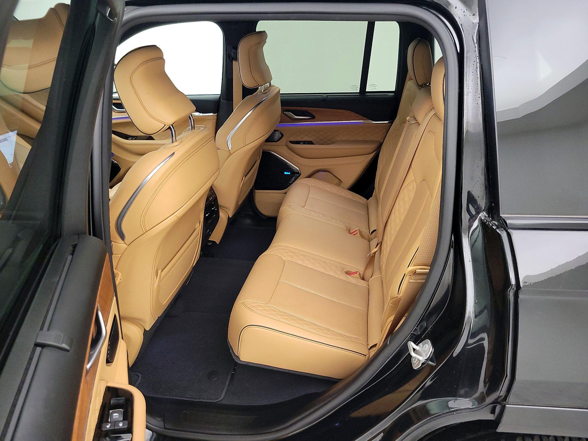 Thumbnail: 2023 Jeep Grand Cherokee - 19