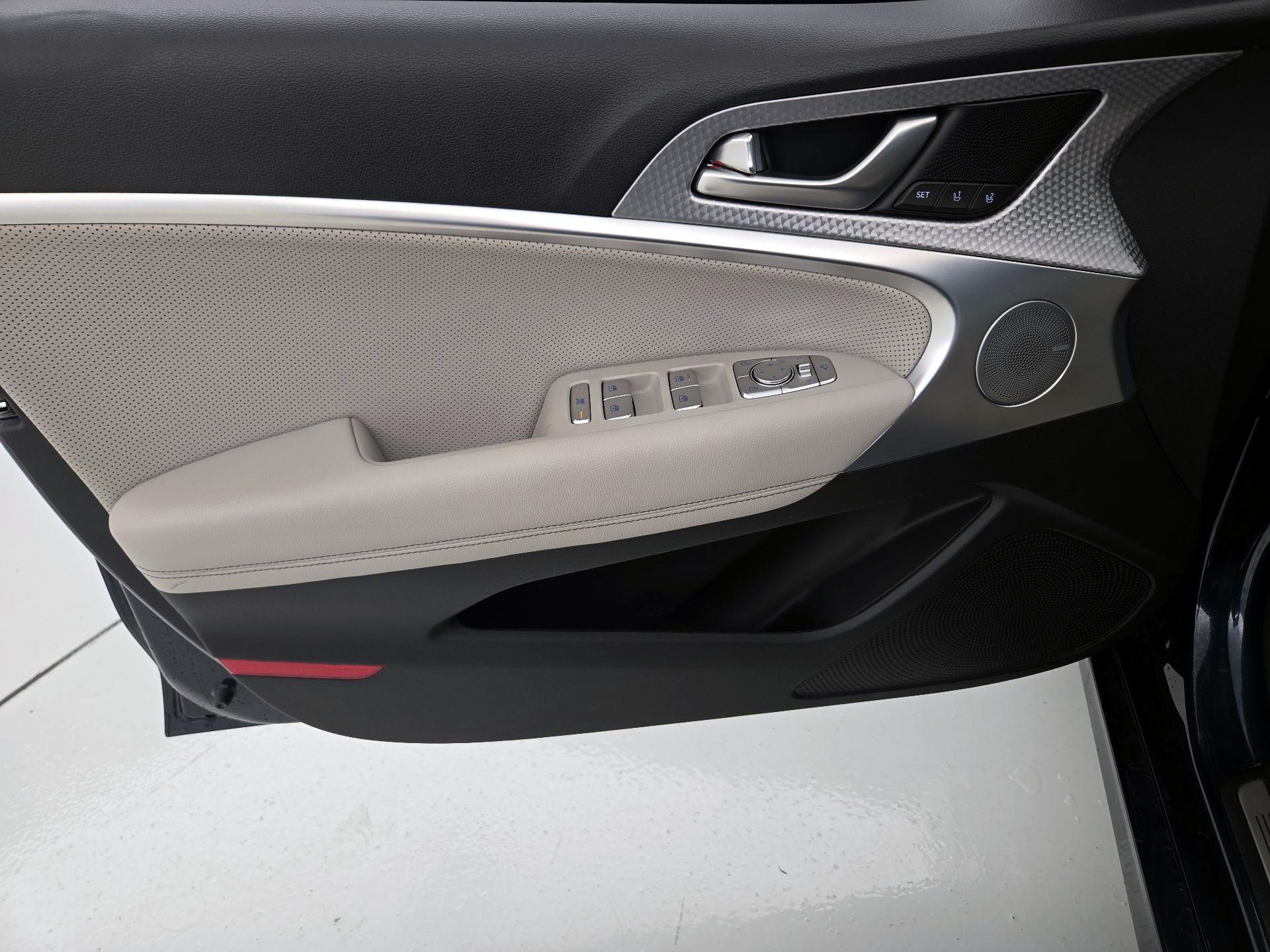 Thumbnail: 2023 Genesis G70 - 12