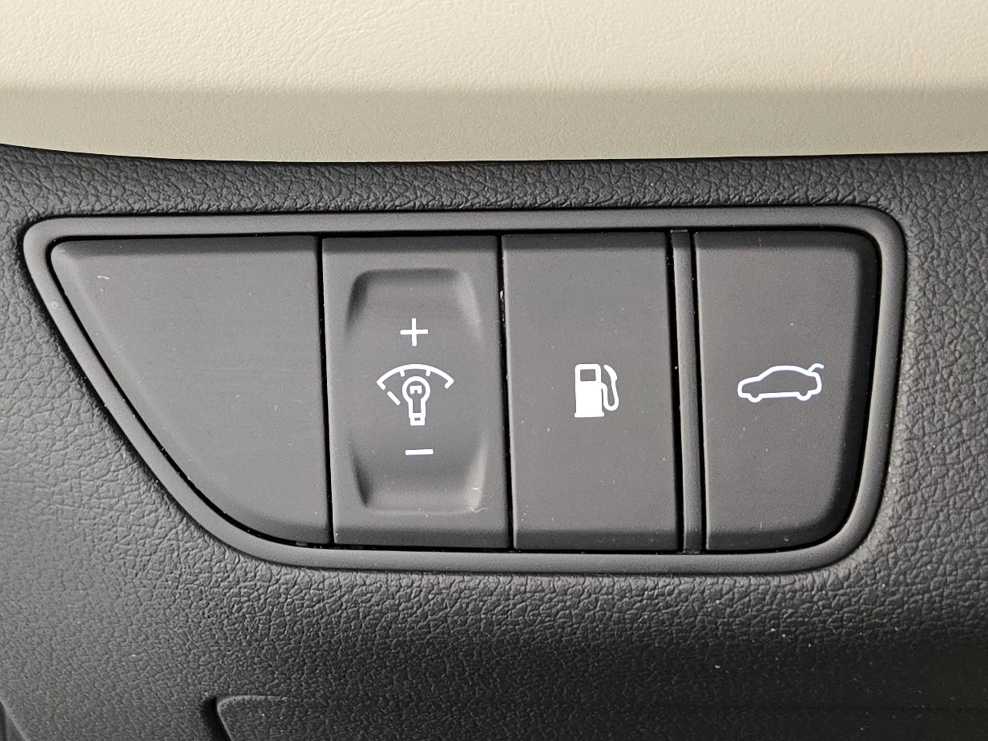 Thumbnail: 2023 Genesis G70 - 13