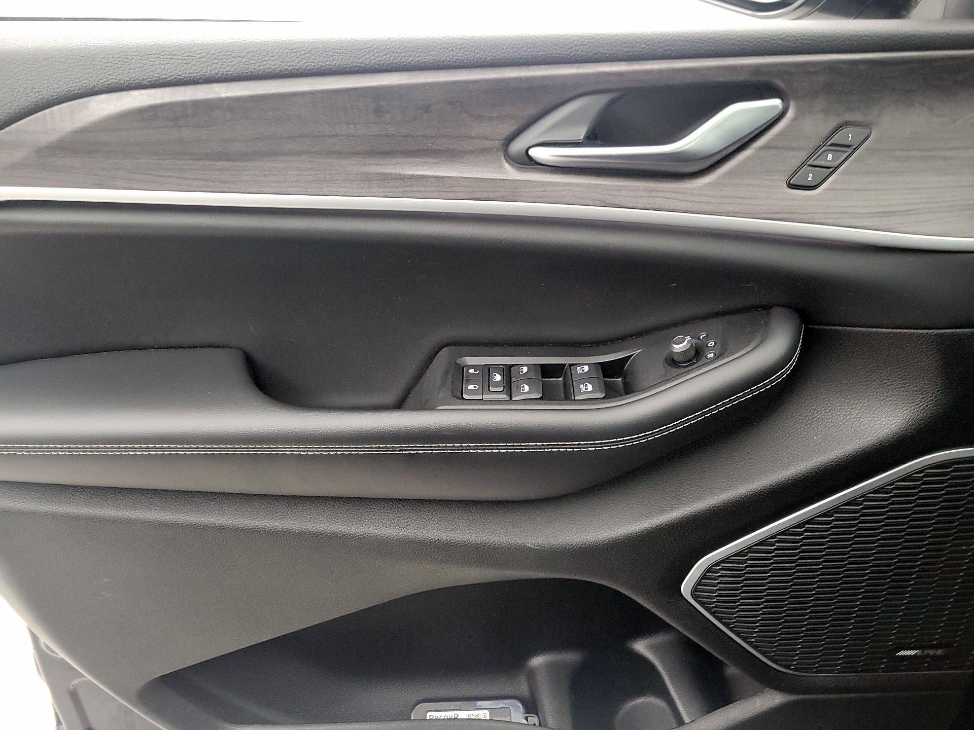 Thumbnail: 2023 Jeep Grand Cherokee - 12