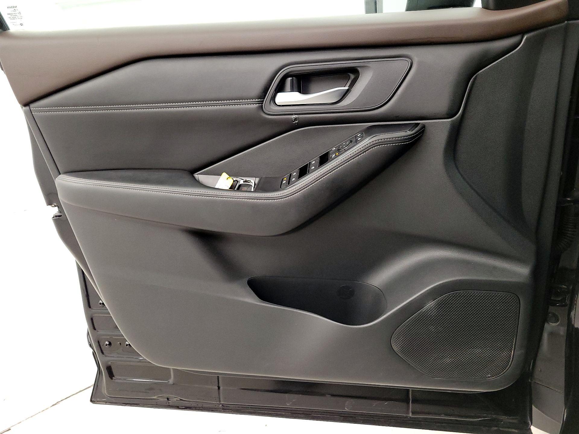 Thumbnail: 2023 Nissan Rogue - 12