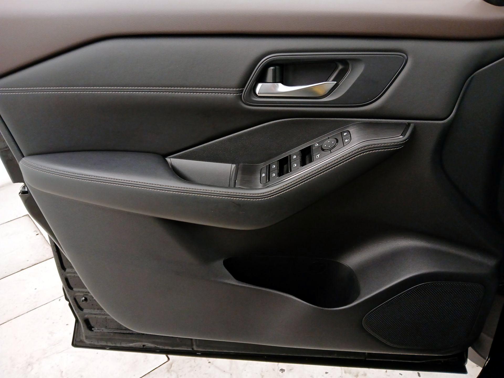 Thumbnail: 2022 Nissan Rogue - 12