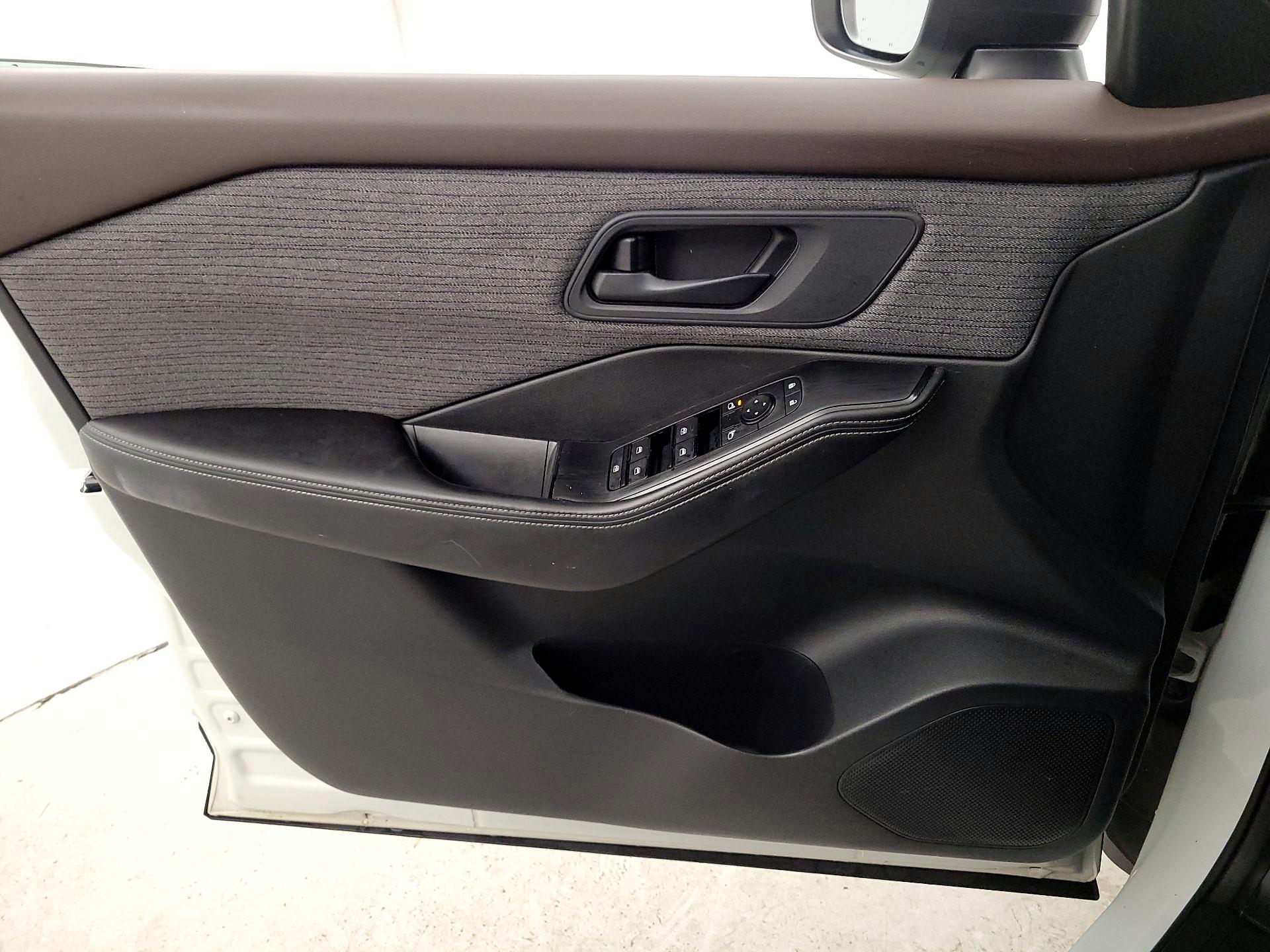 Thumbnail: 2021 Nissan Rogue - 12