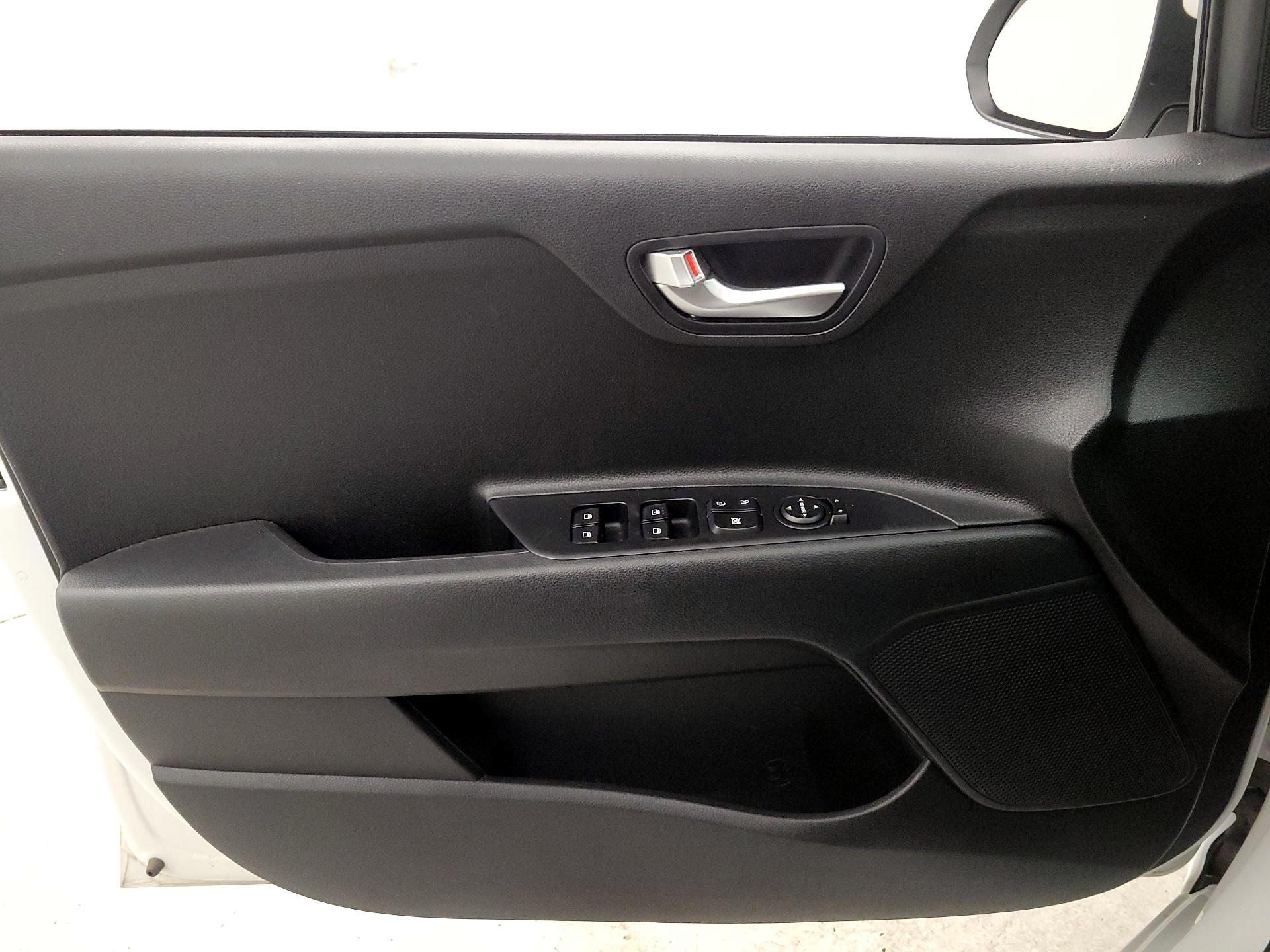 Thumbnail: 2023 Kia Rio - 12