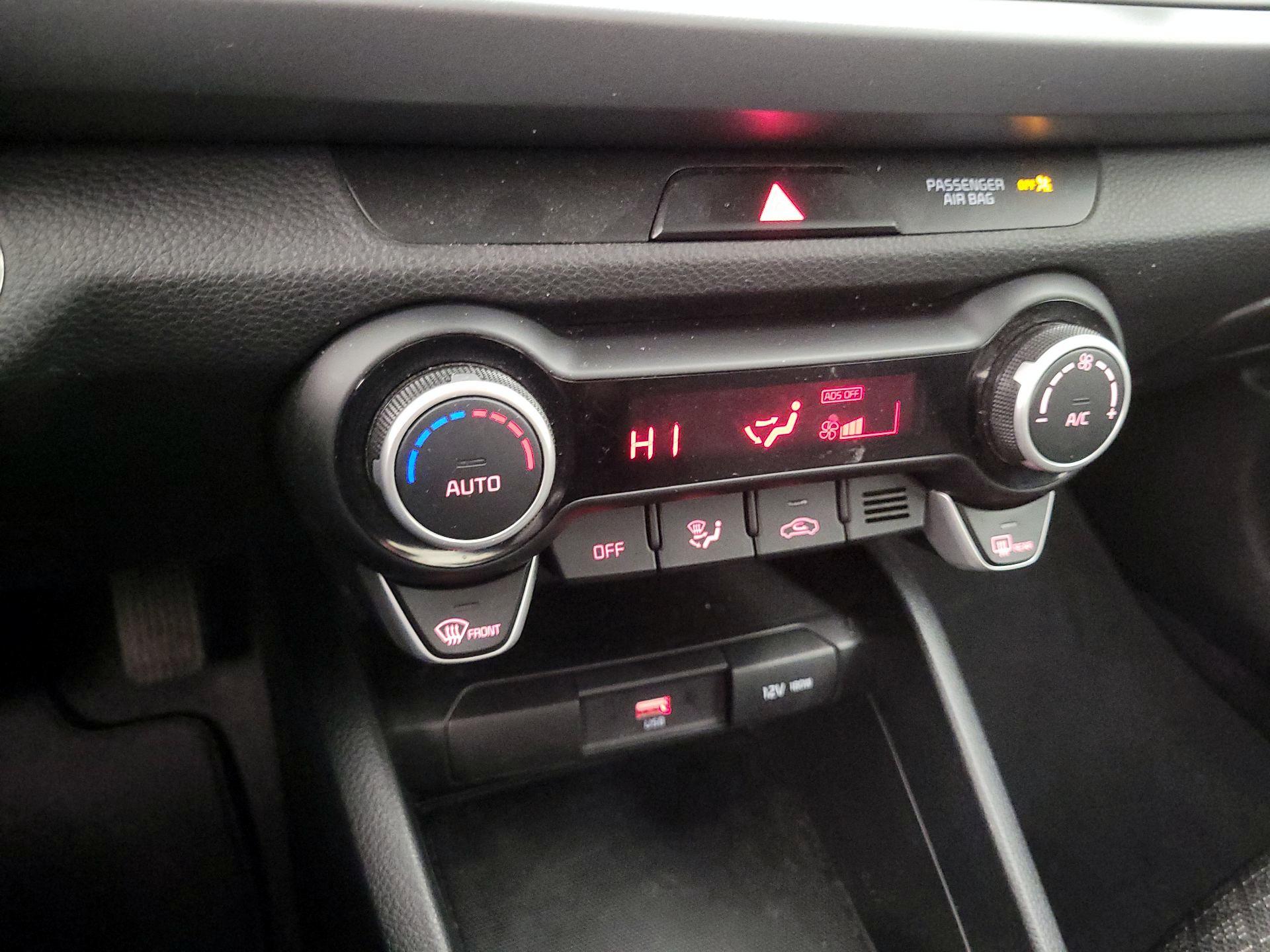 Thumbnail: 2023 Kia Rio - 16