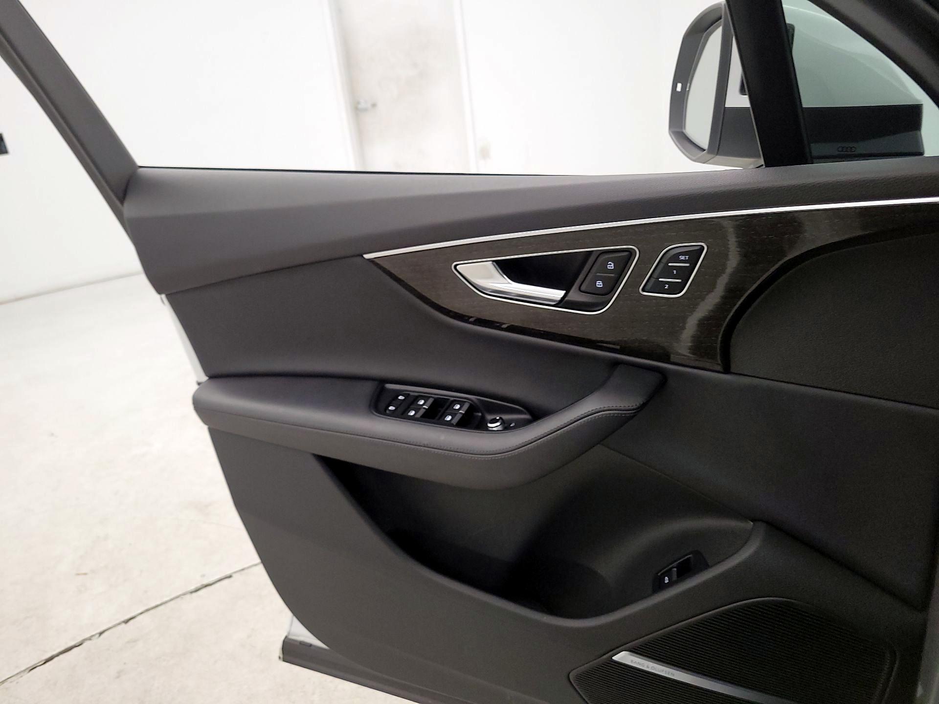 Thumbnail: 2023 Audi Q7 - 12