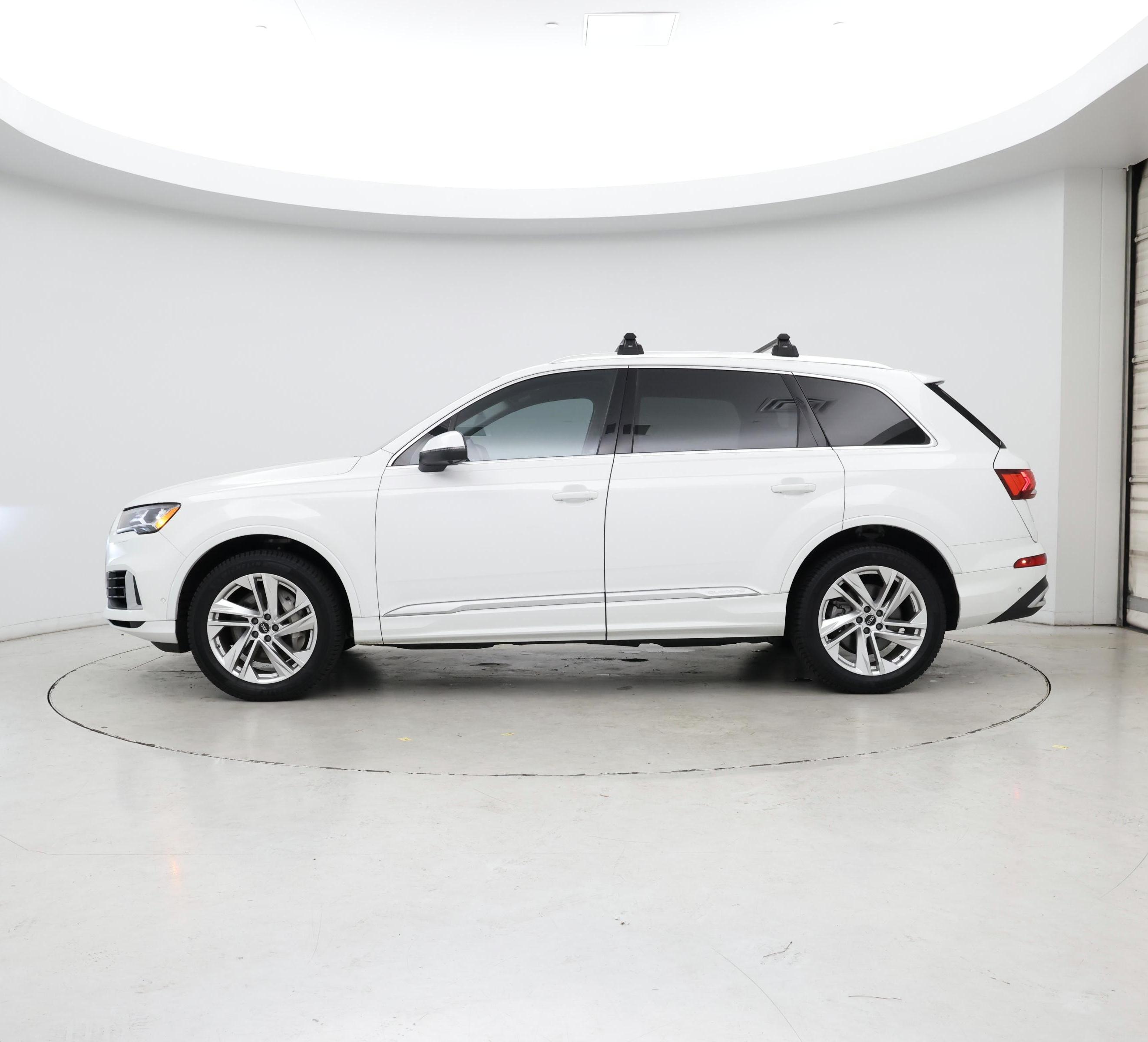 Thumbnail: 2023 Audi Q7 - 3