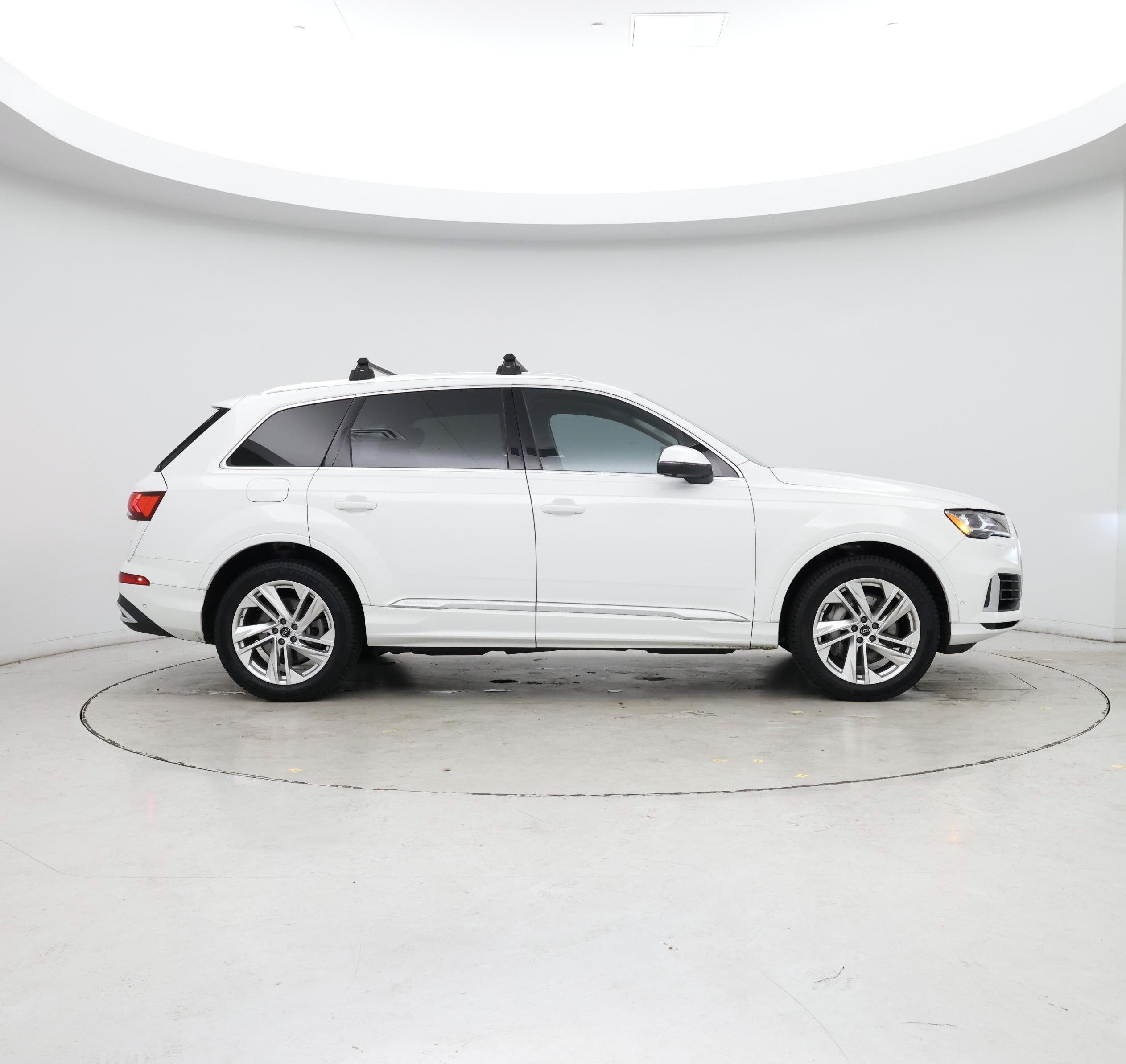 Thumbnail: 2023 Audi Q7 - 7