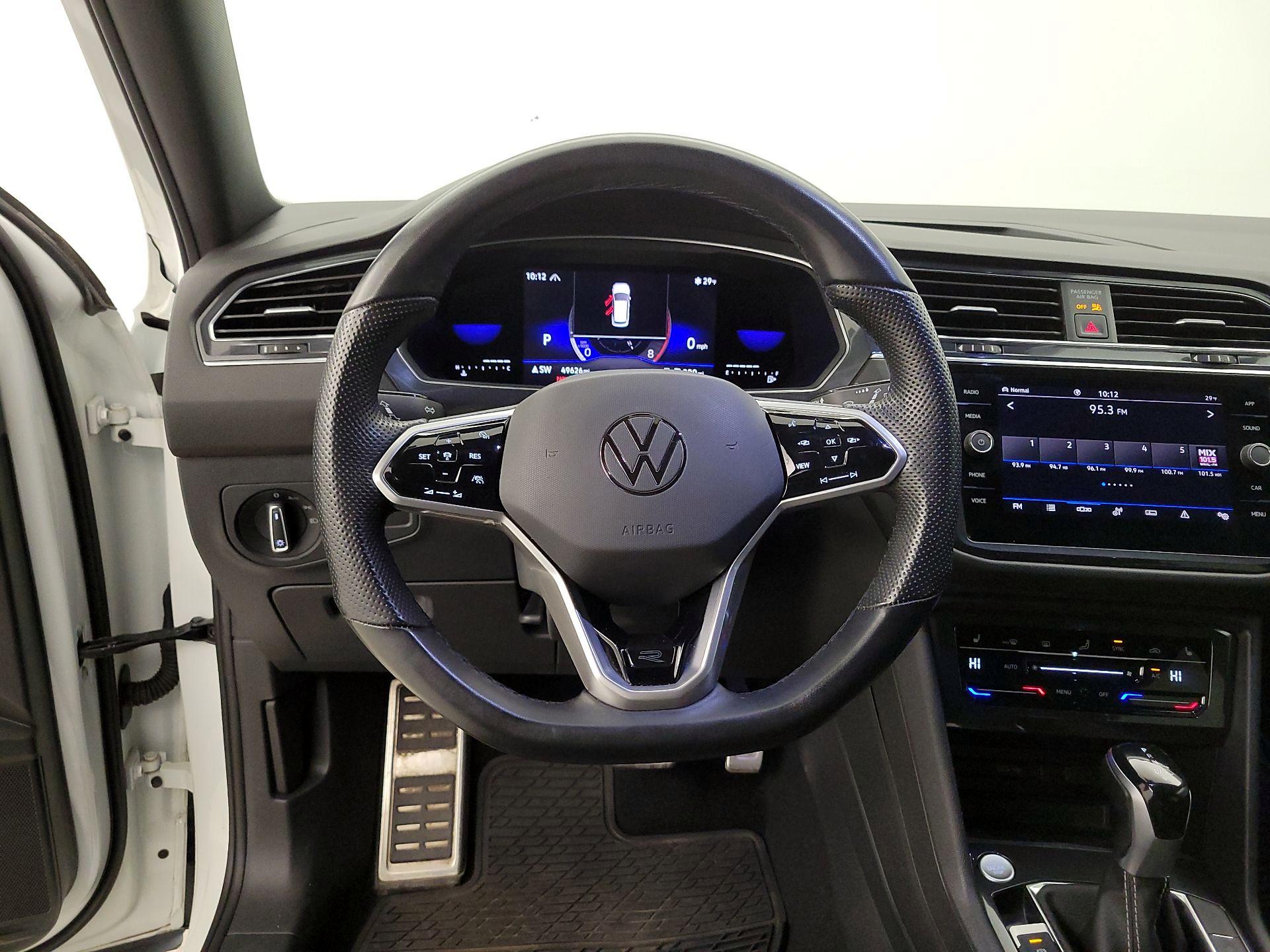 Thumbnail: 2022 Volkswagen Tiguan - 10