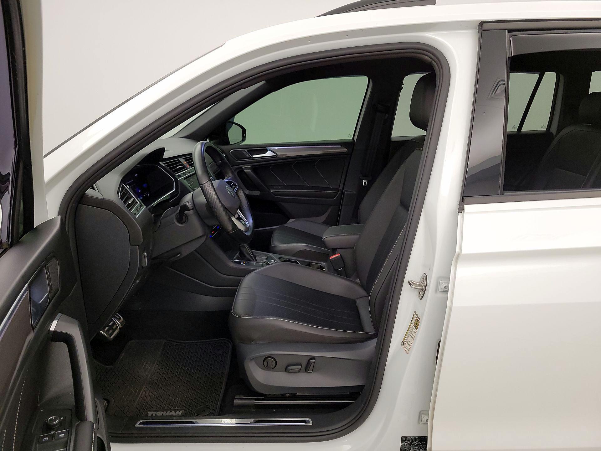 Thumbnail: 2022 Volkswagen Tiguan - 11