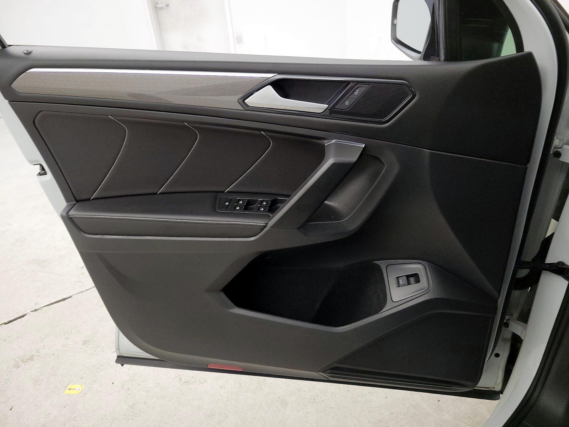 Thumbnail: 2022 Volkswagen Tiguan - 12