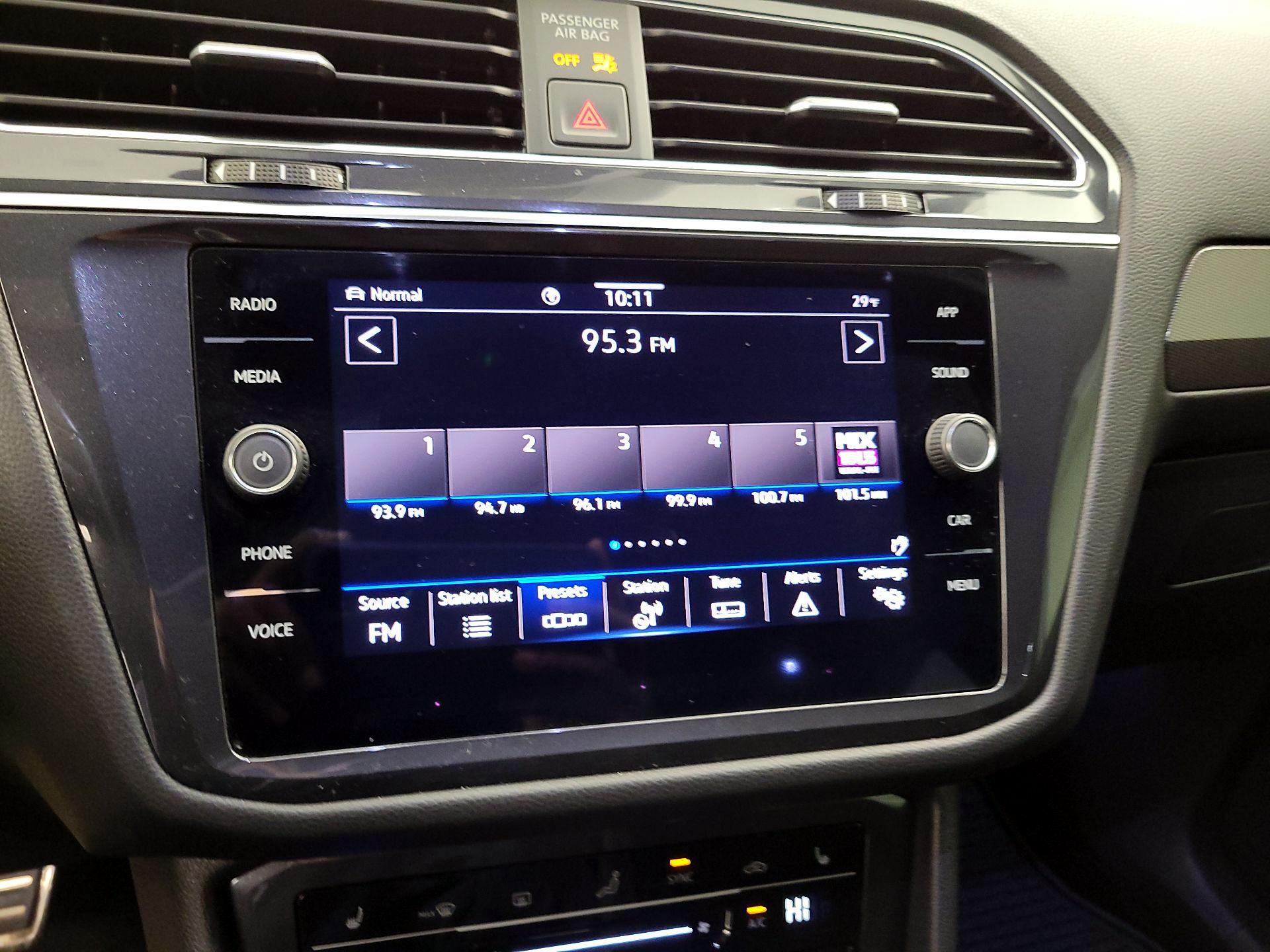 Thumbnail: 2022 Volkswagen Tiguan - 15