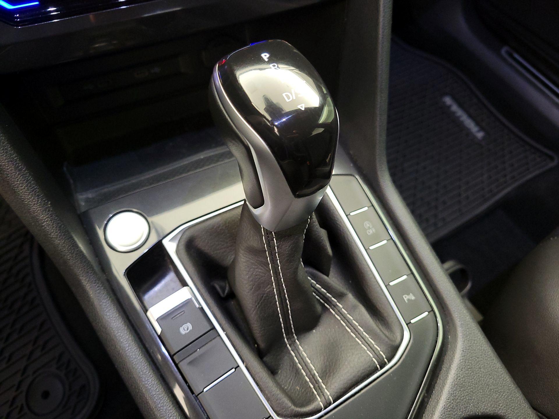 Thumbnail: 2022 Volkswagen Tiguan - 17