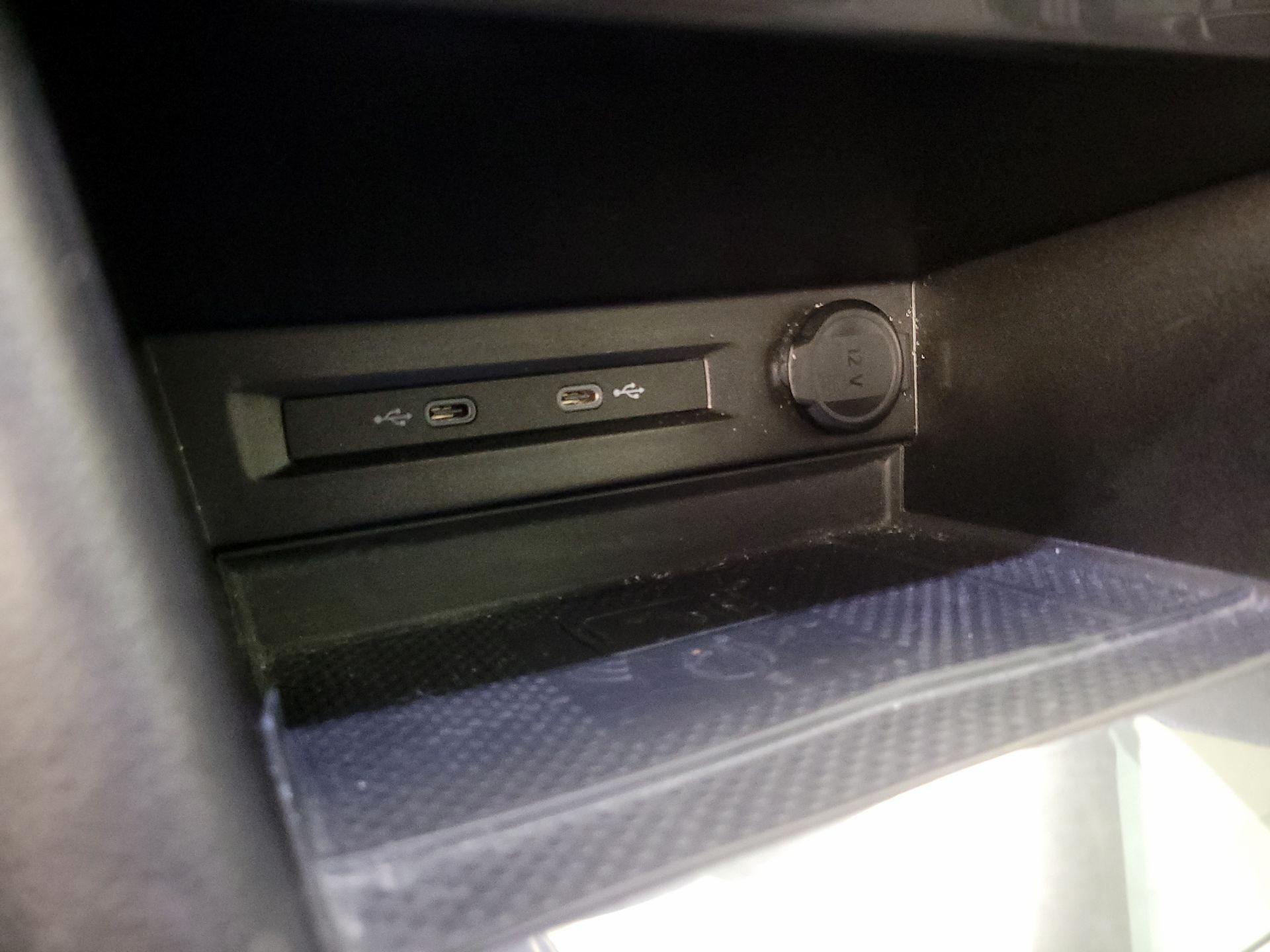 Thumbnail: 2022 Volkswagen Tiguan - 18