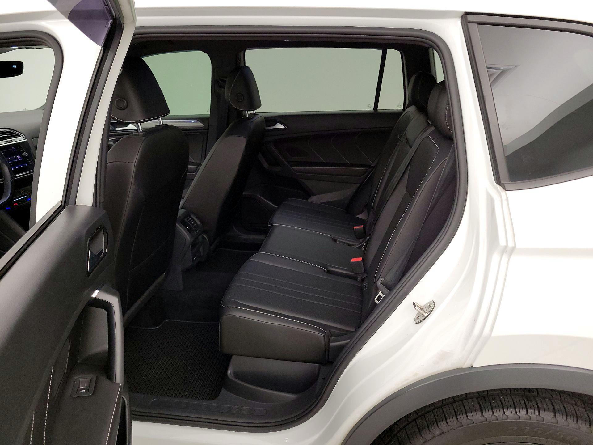 Thumbnail: 2022 Volkswagen Tiguan - 19