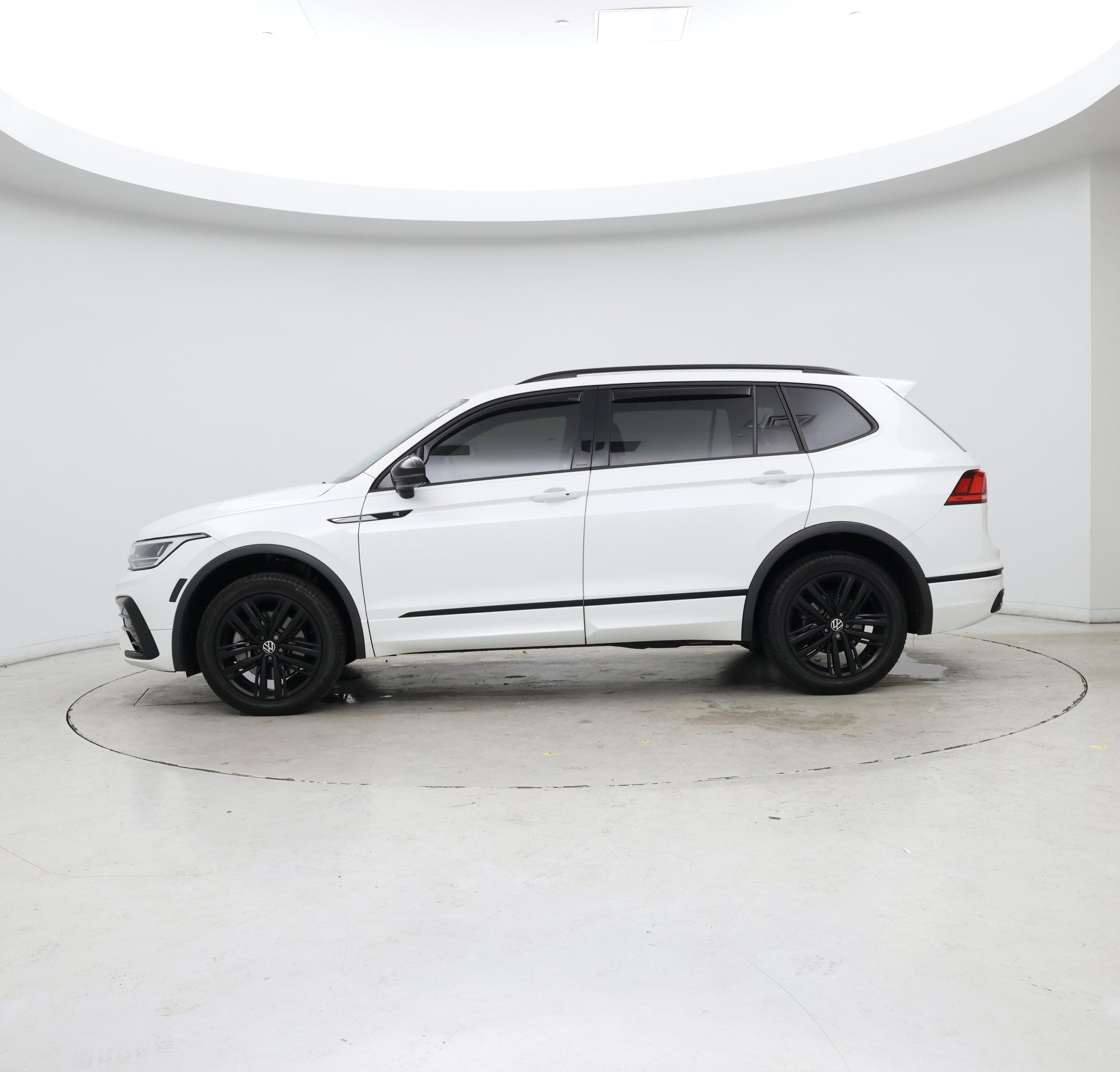 Thumbnail: 2022 Volkswagen Tiguan - 3