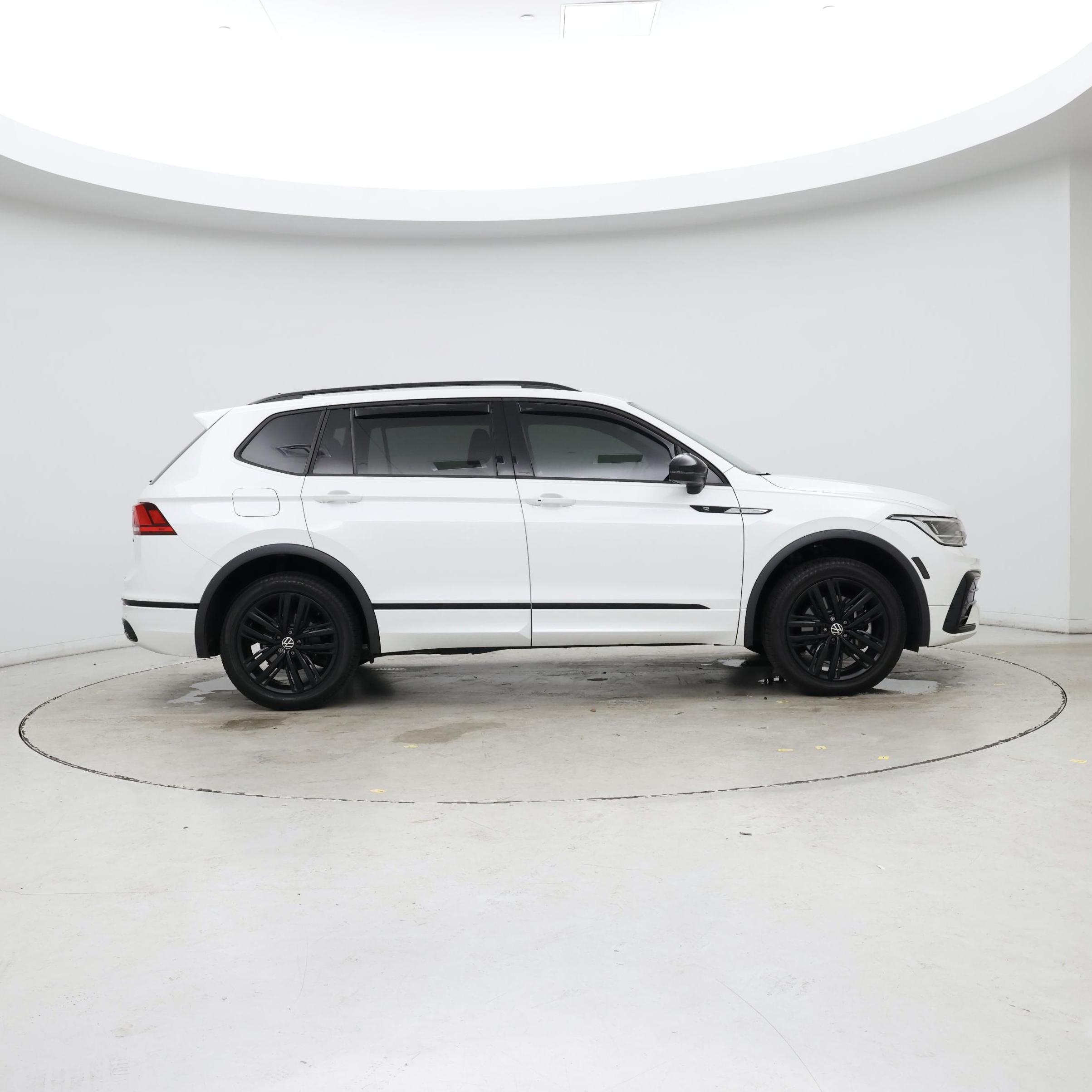 Thumbnail: 2022 Volkswagen Tiguan - 7