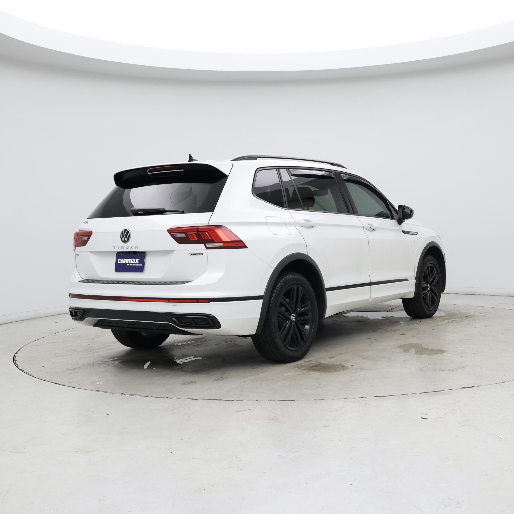 Thumbnail: 2022 Volkswagen Tiguan - 8