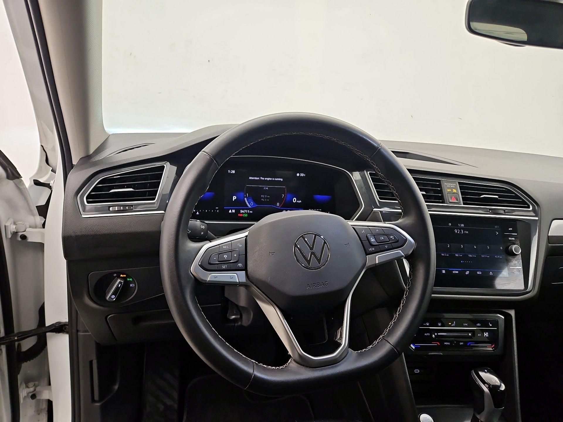 Thumbnail: 2023 Volkswagen Tiguan - 10