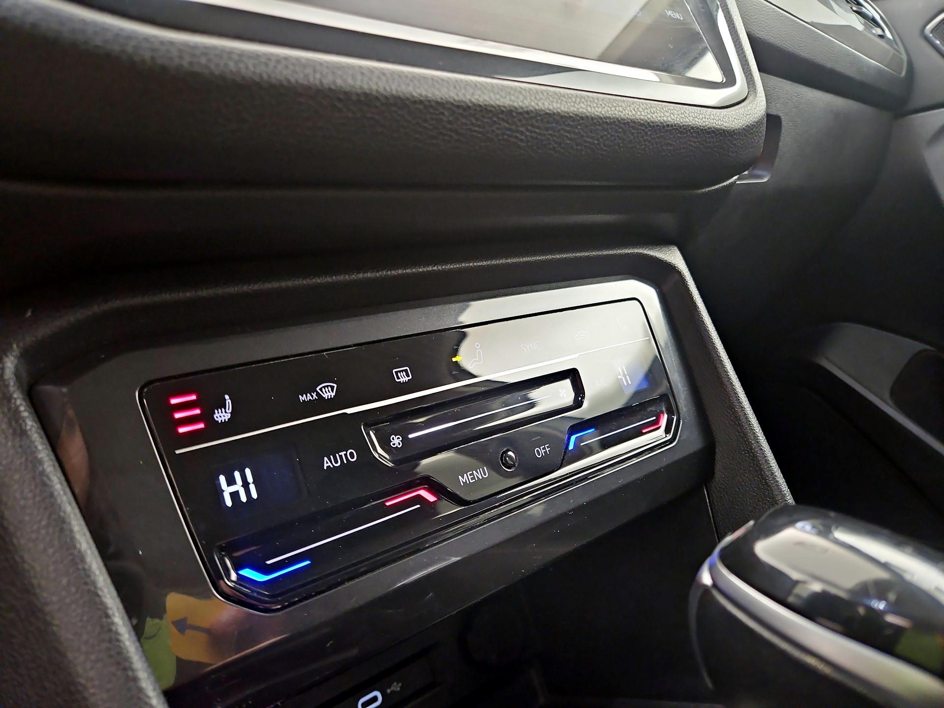 Thumbnail: 2023 Volkswagen Tiguan - 16