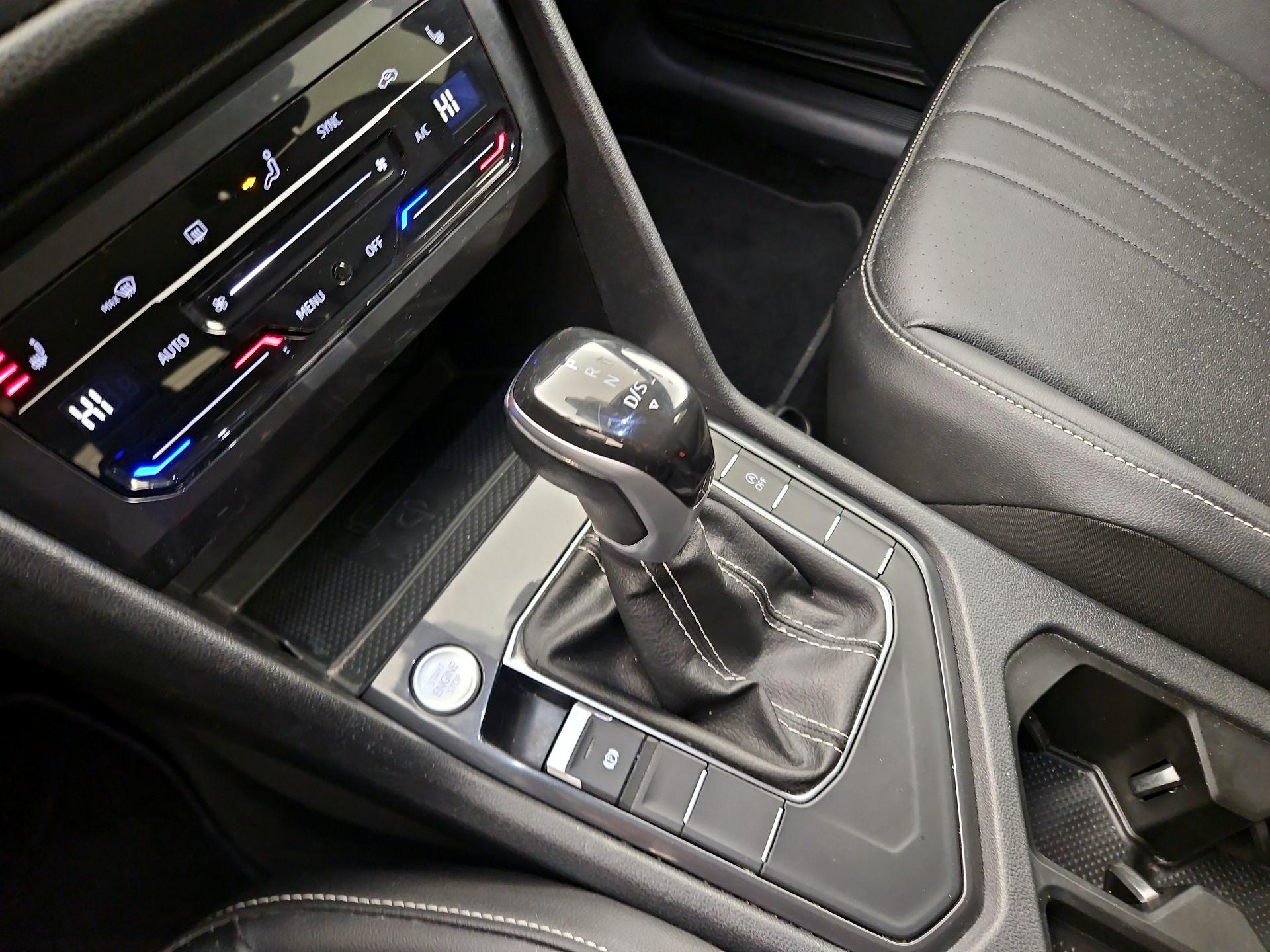 Thumbnail: 2023 Volkswagen Tiguan - 17