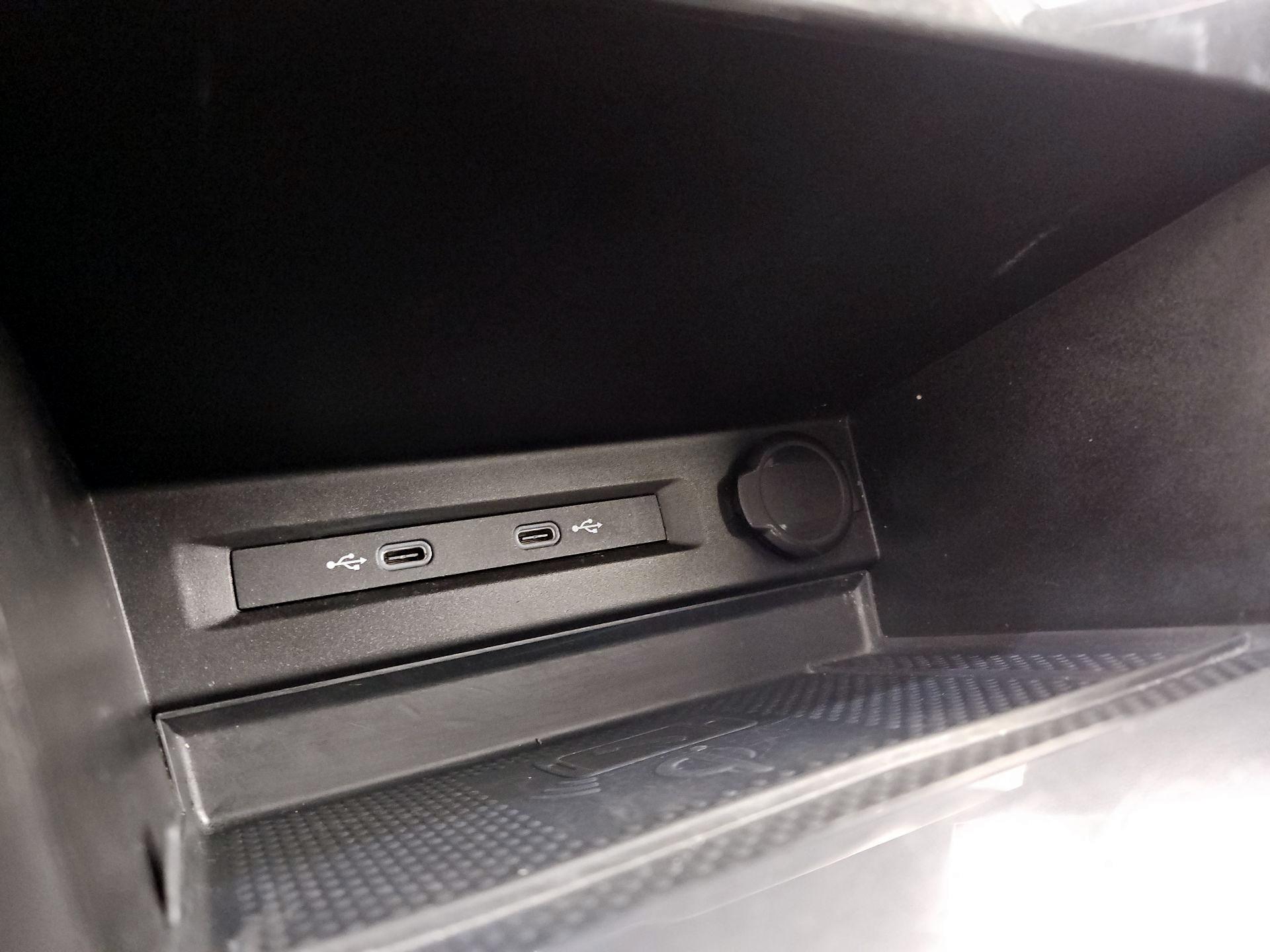 Thumbnail: 2023 Volkswagen Tiguan - 18