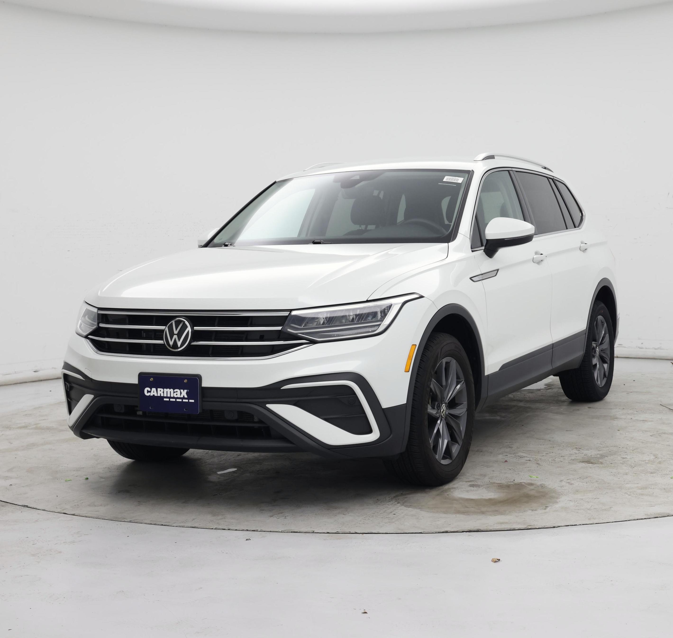 Thumbnail: 2023 Volkswagen Tiguan - 4