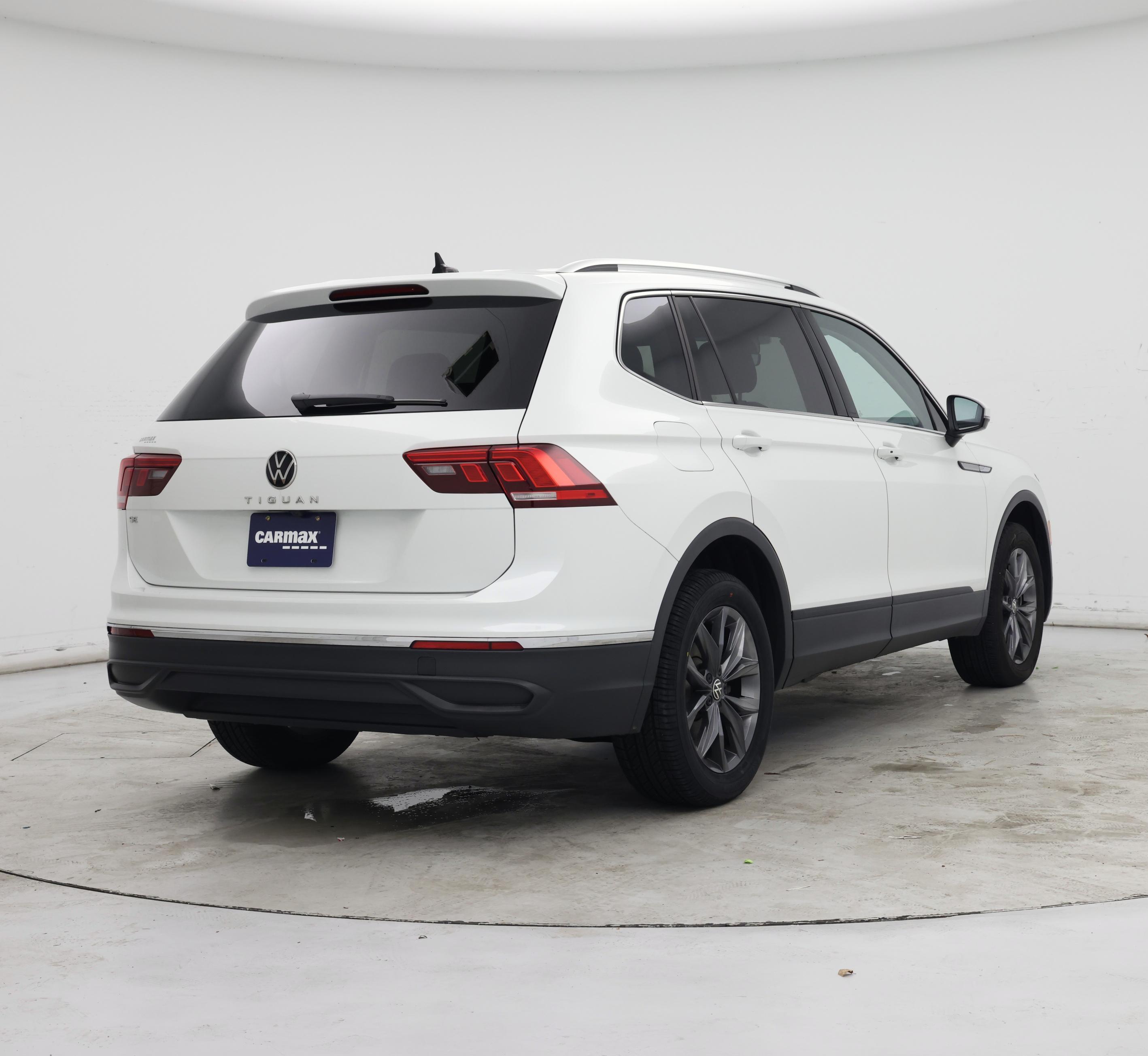 Thumbnail: 2023 Volkswagen Tiguan - 8