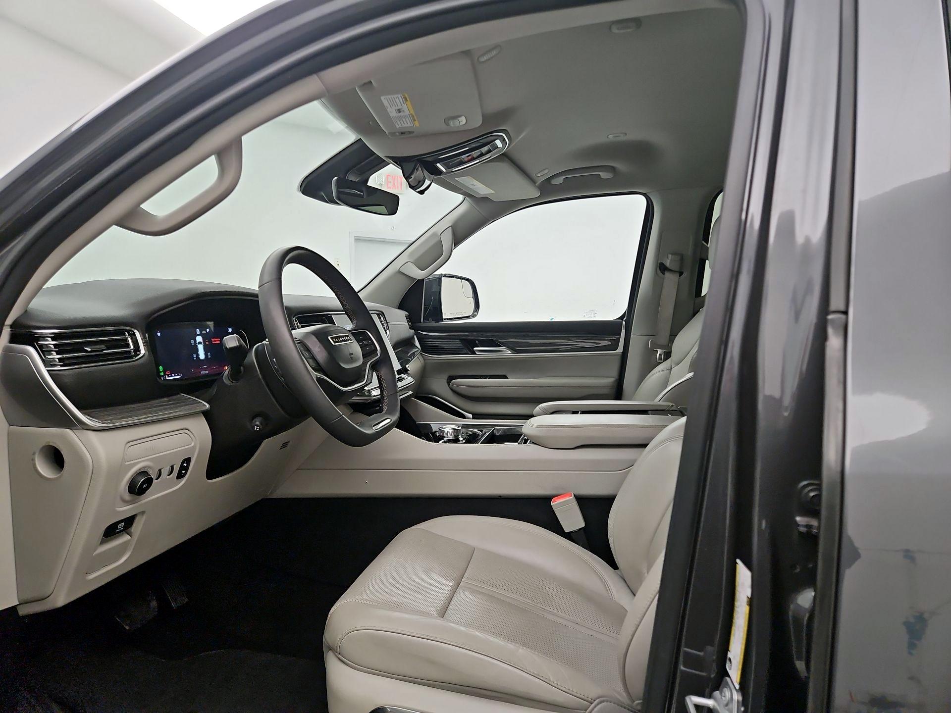 Thumbnail: 2022 Jeep Wagoneer - 11