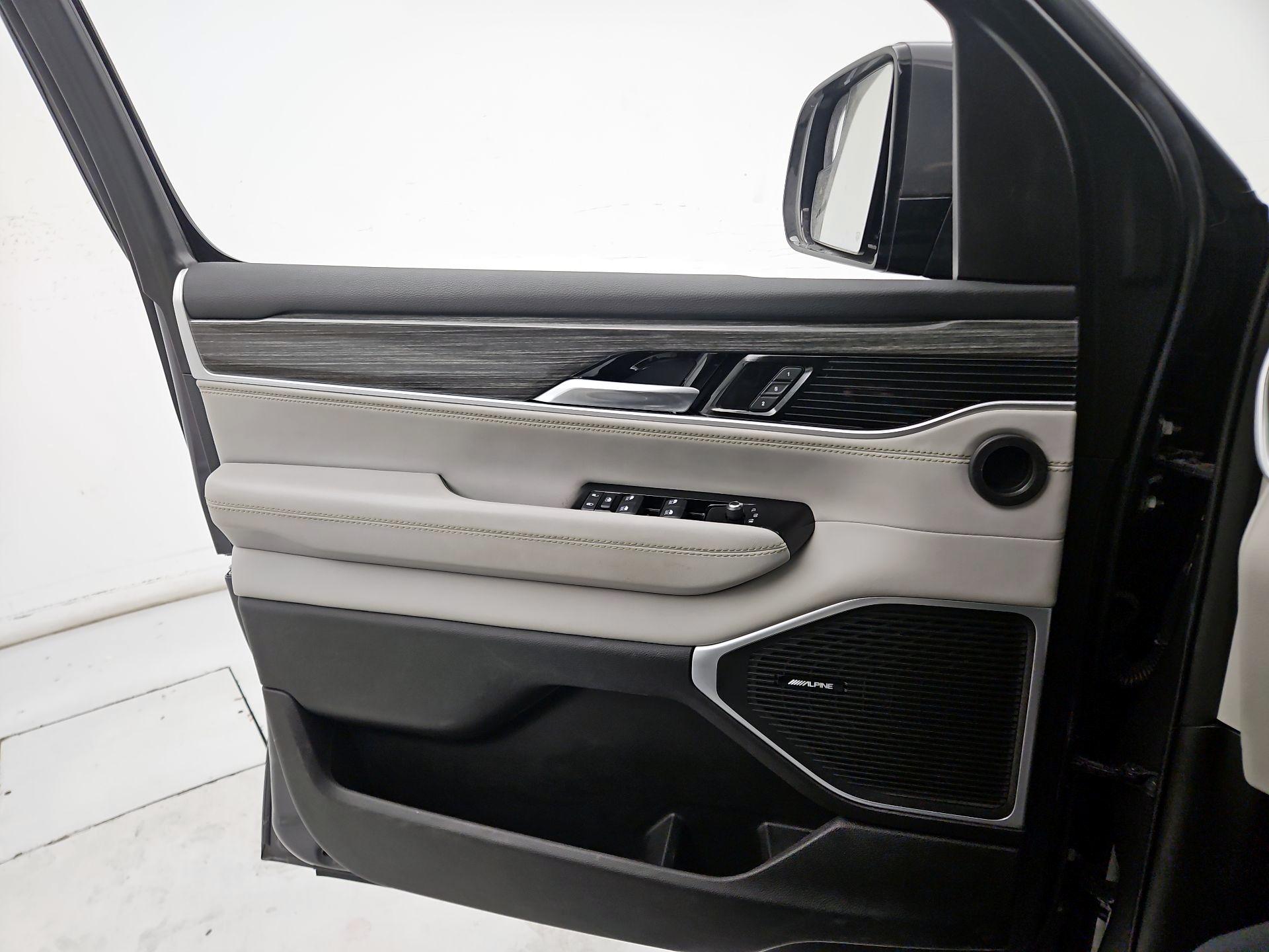 Thumbnail: 2022 Jeep Wagoneer - 12