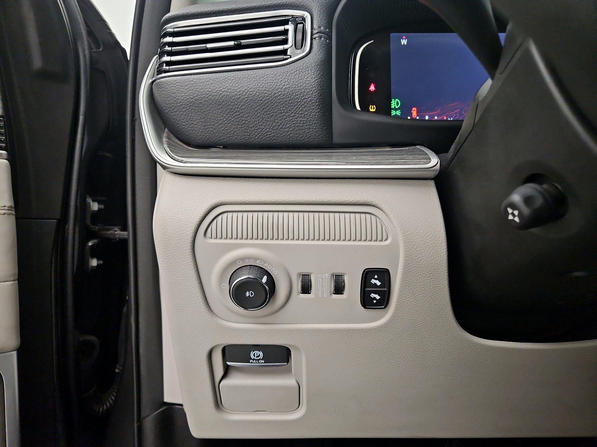 Thumbnail: 2022 Jeep Wagoneer - 13