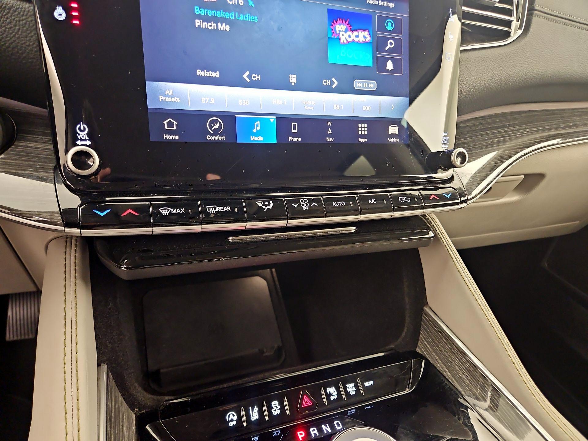 Thumbnail: 2022 Jeep Wagoneer - 17