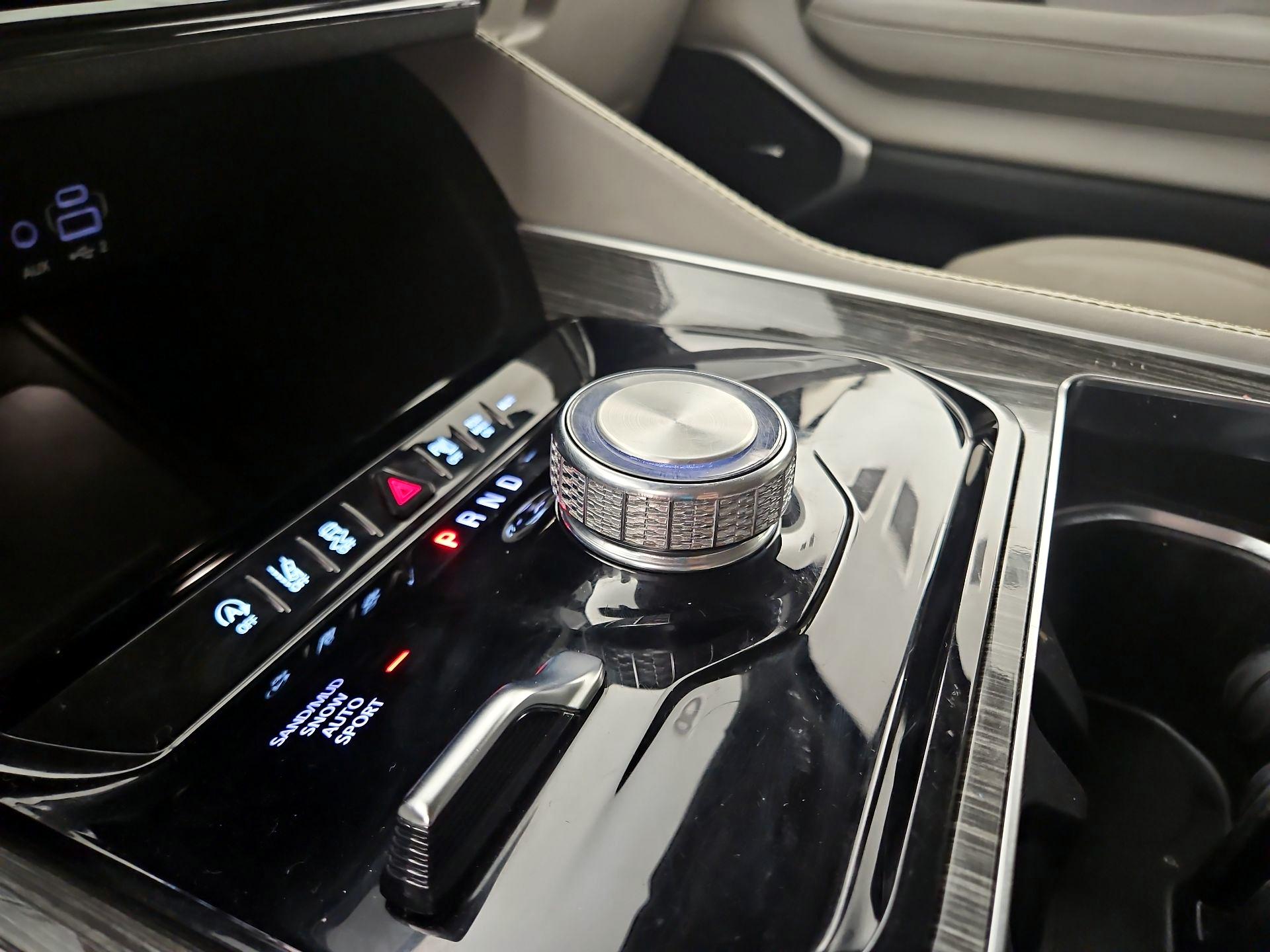 Thumbnail: 2022 Jeep Wagoneer - 18