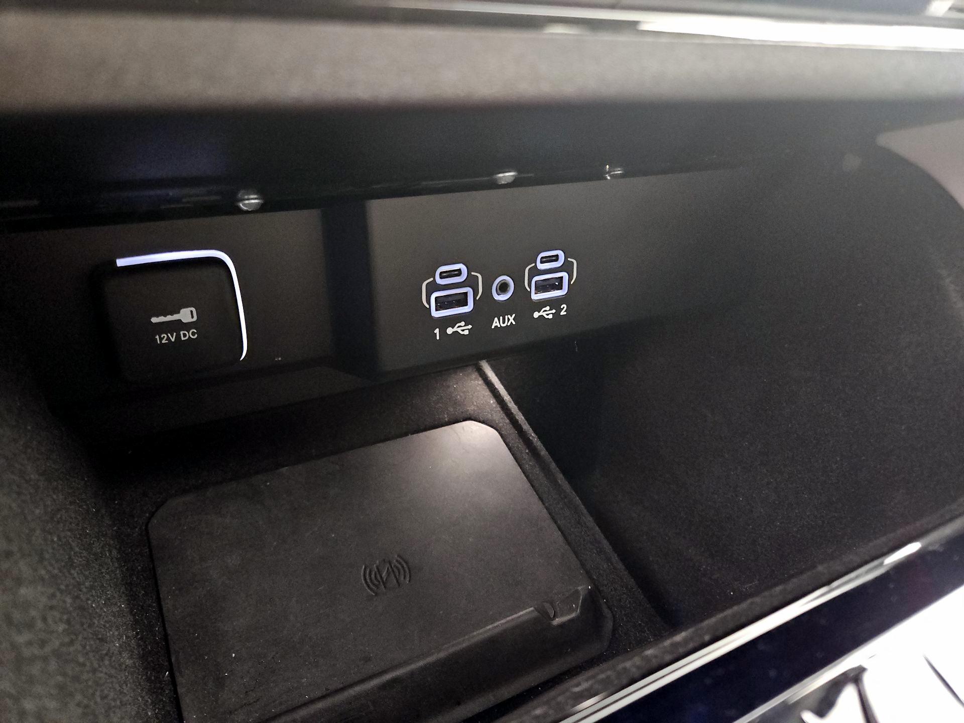 Thumbnail: 2022 Jeep Wagoneer - 19