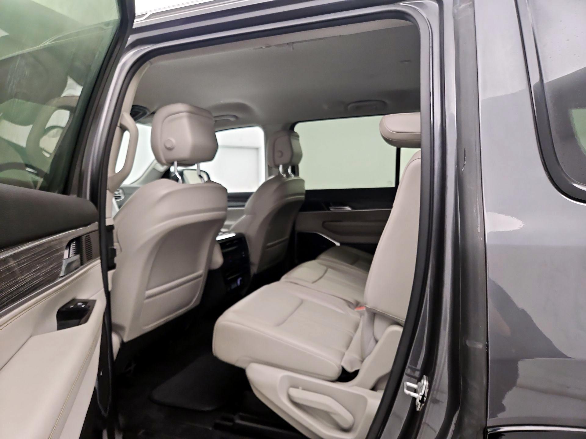 Thumbnail: 2022 Jeep Wagoneer - 20