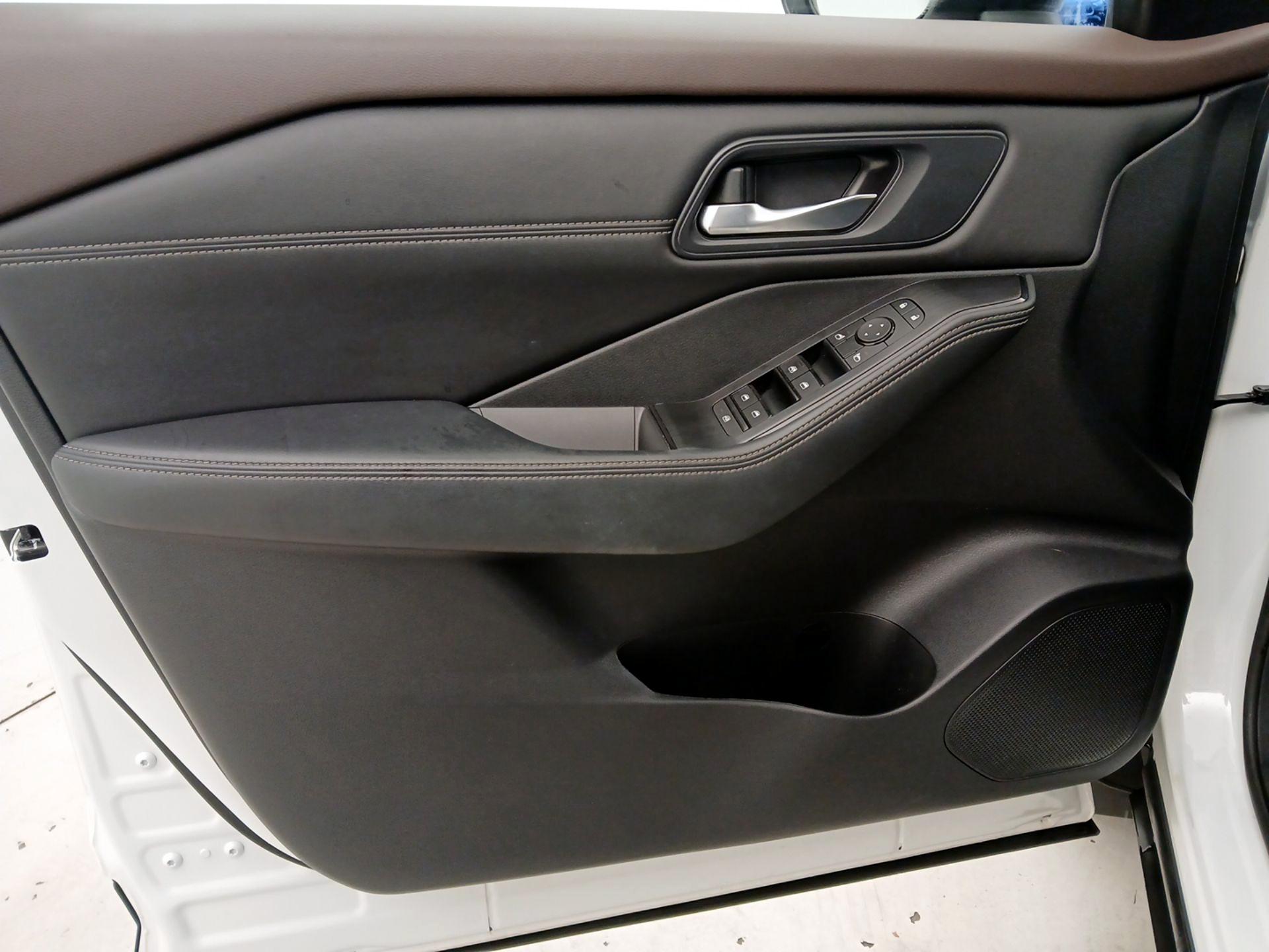 Thumbnail: 2022 Nissan Rogue - 12