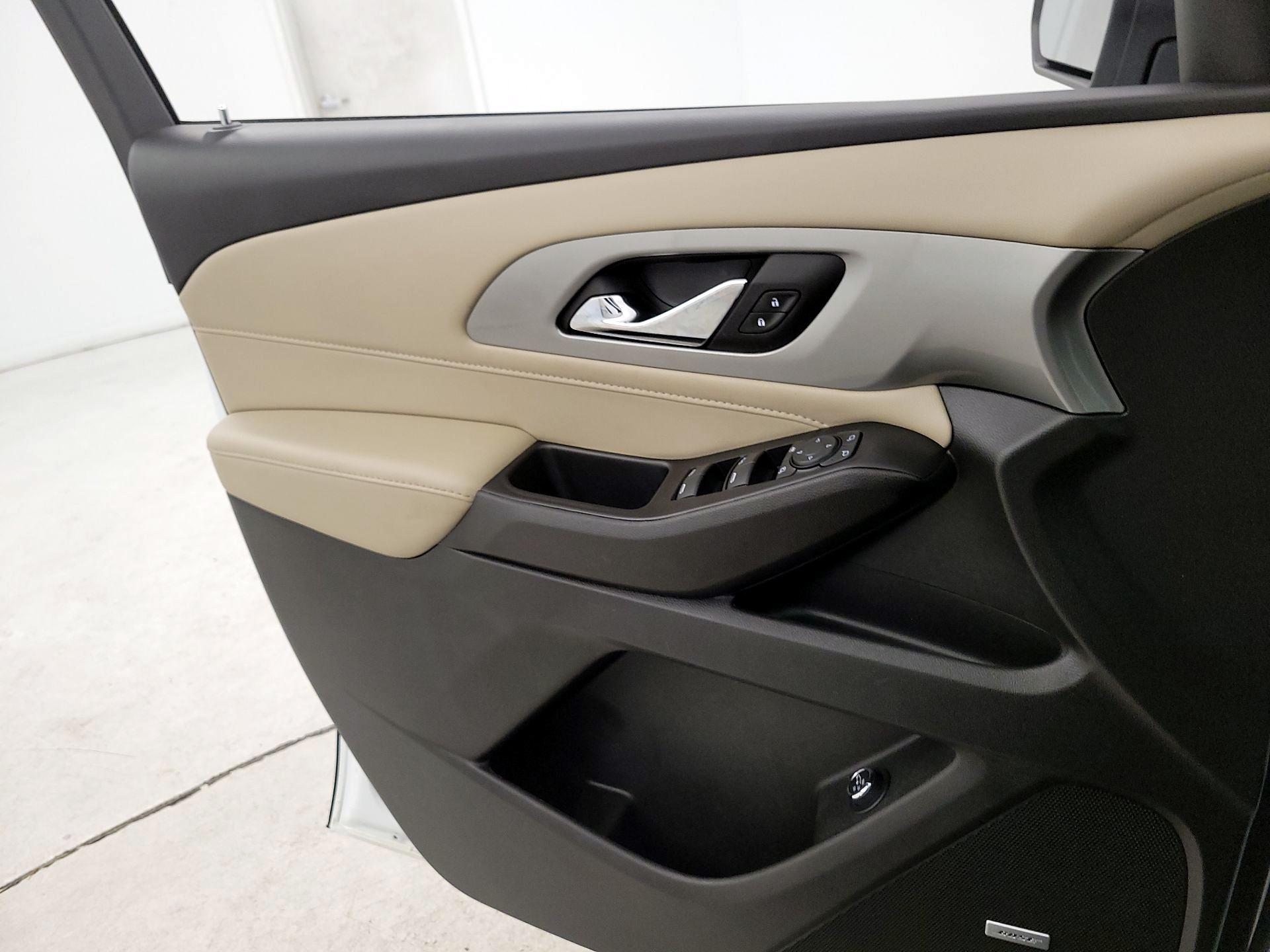 Thumbnail: 2022 Chevrolet Traverse - 12