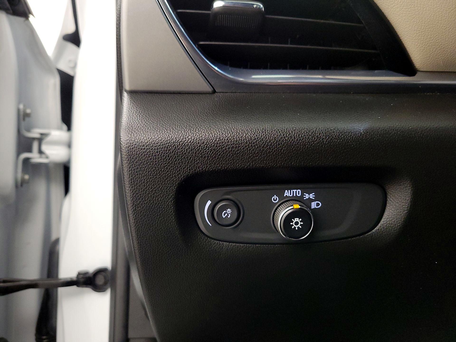 Thumbnail: 2022 Chevrolet Traverse - 13