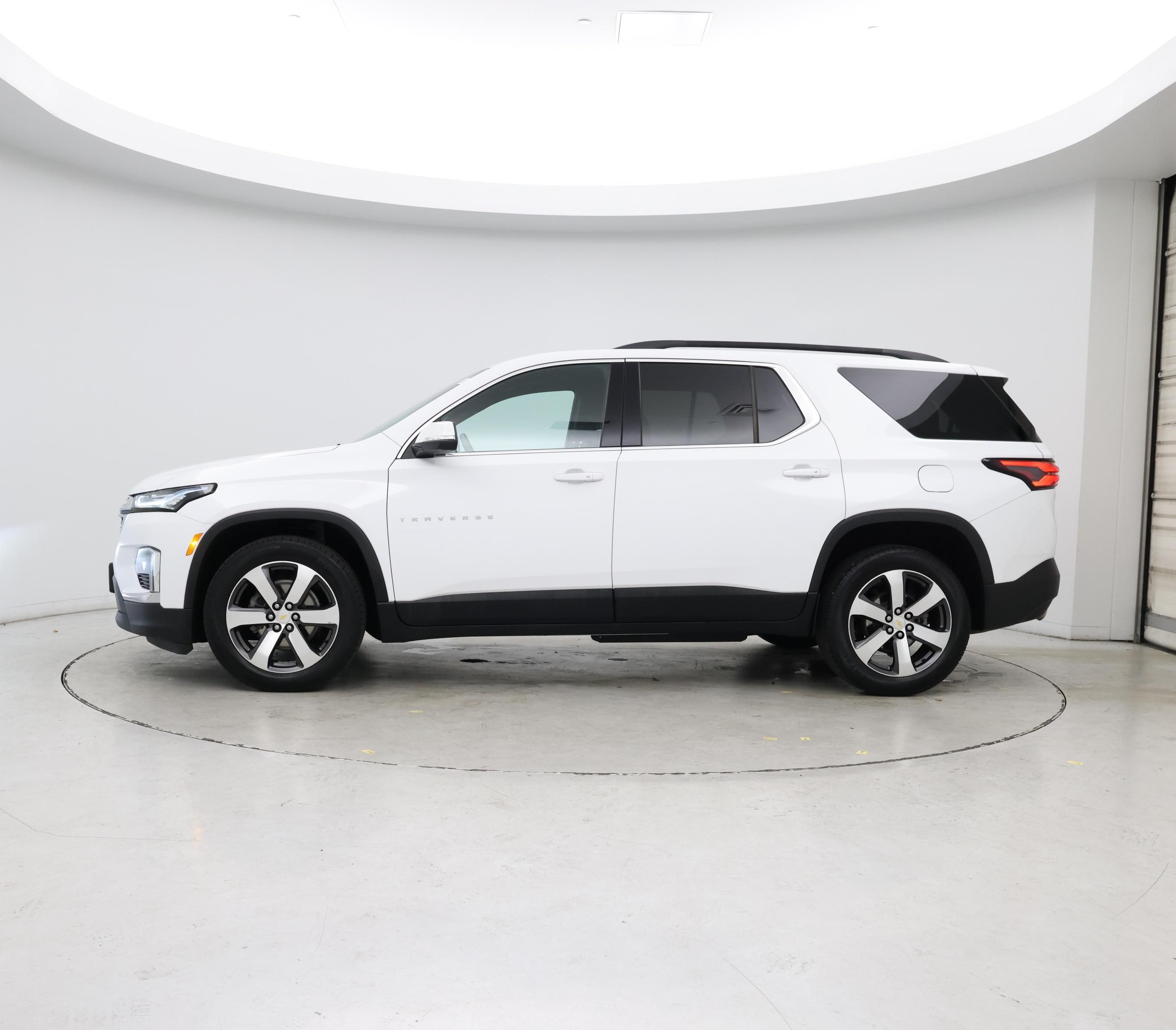 Thumbnail: 2022 Chevrolet Traverse - 3