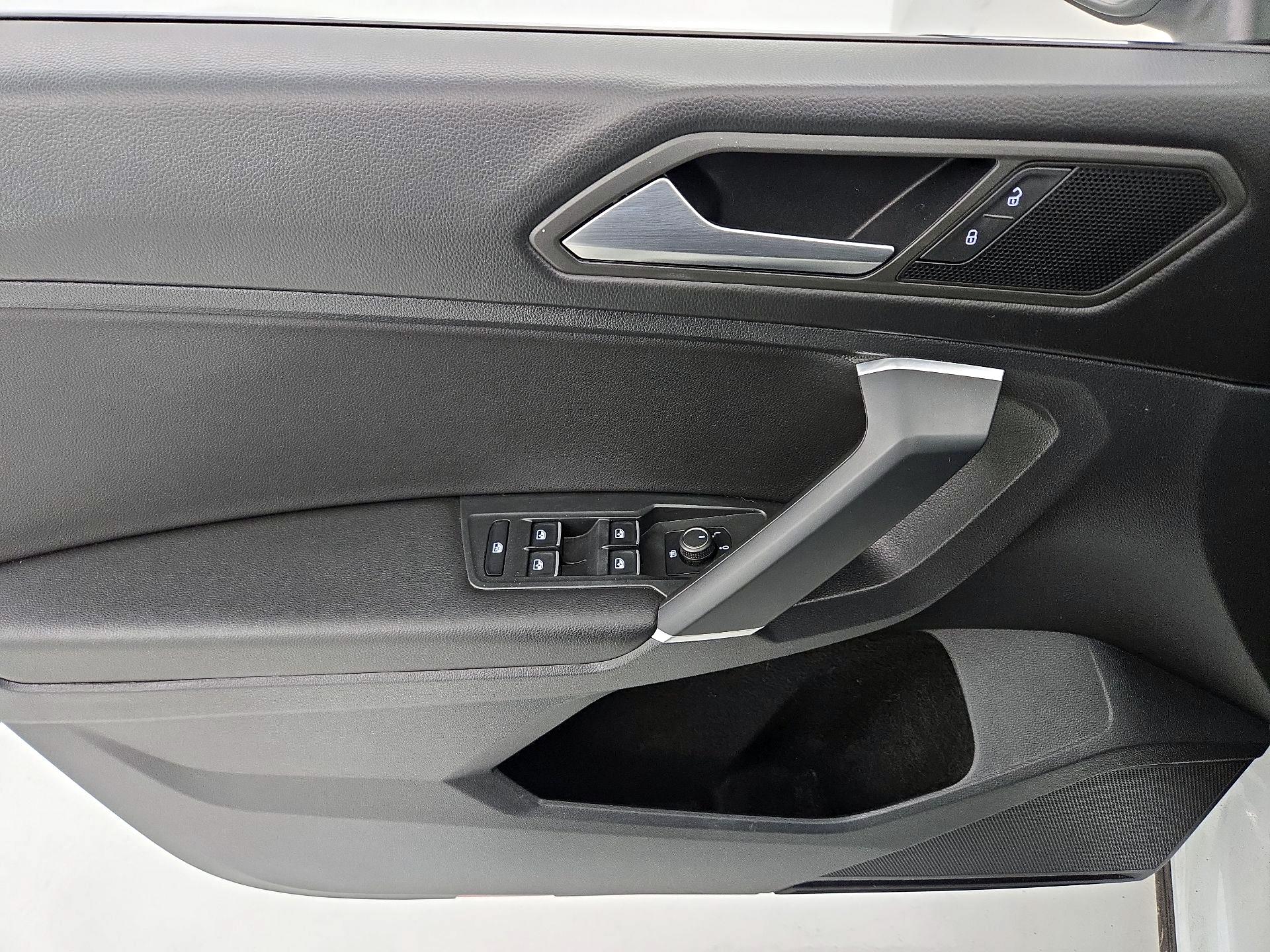 Thumbnail: 2020 Volkswagen Tiguan - 12