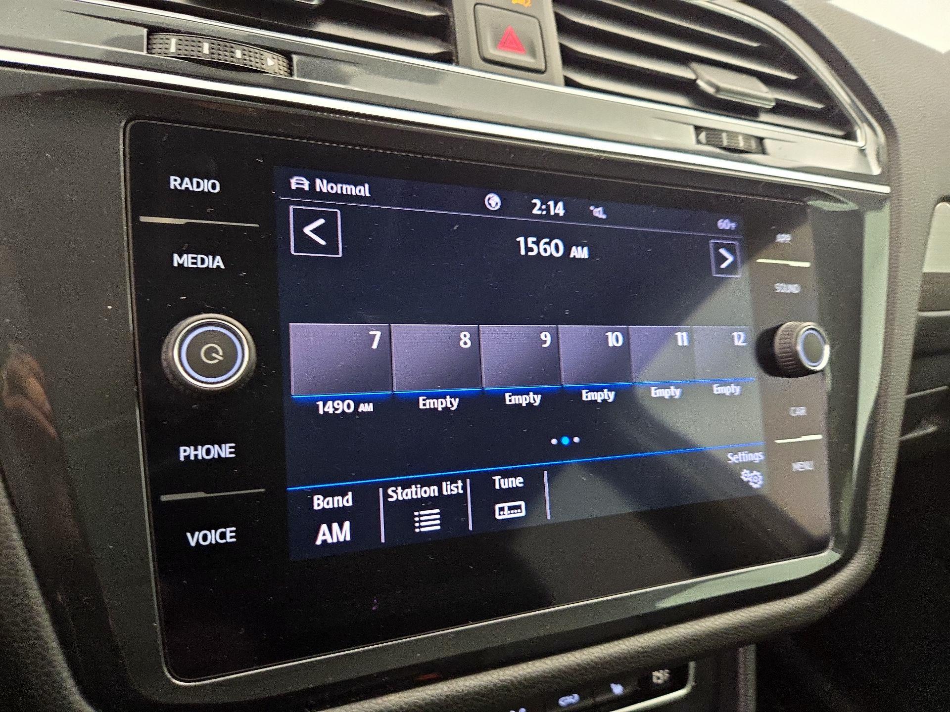 Thumbnail: 2020 Volkswagen Tiguan - 15