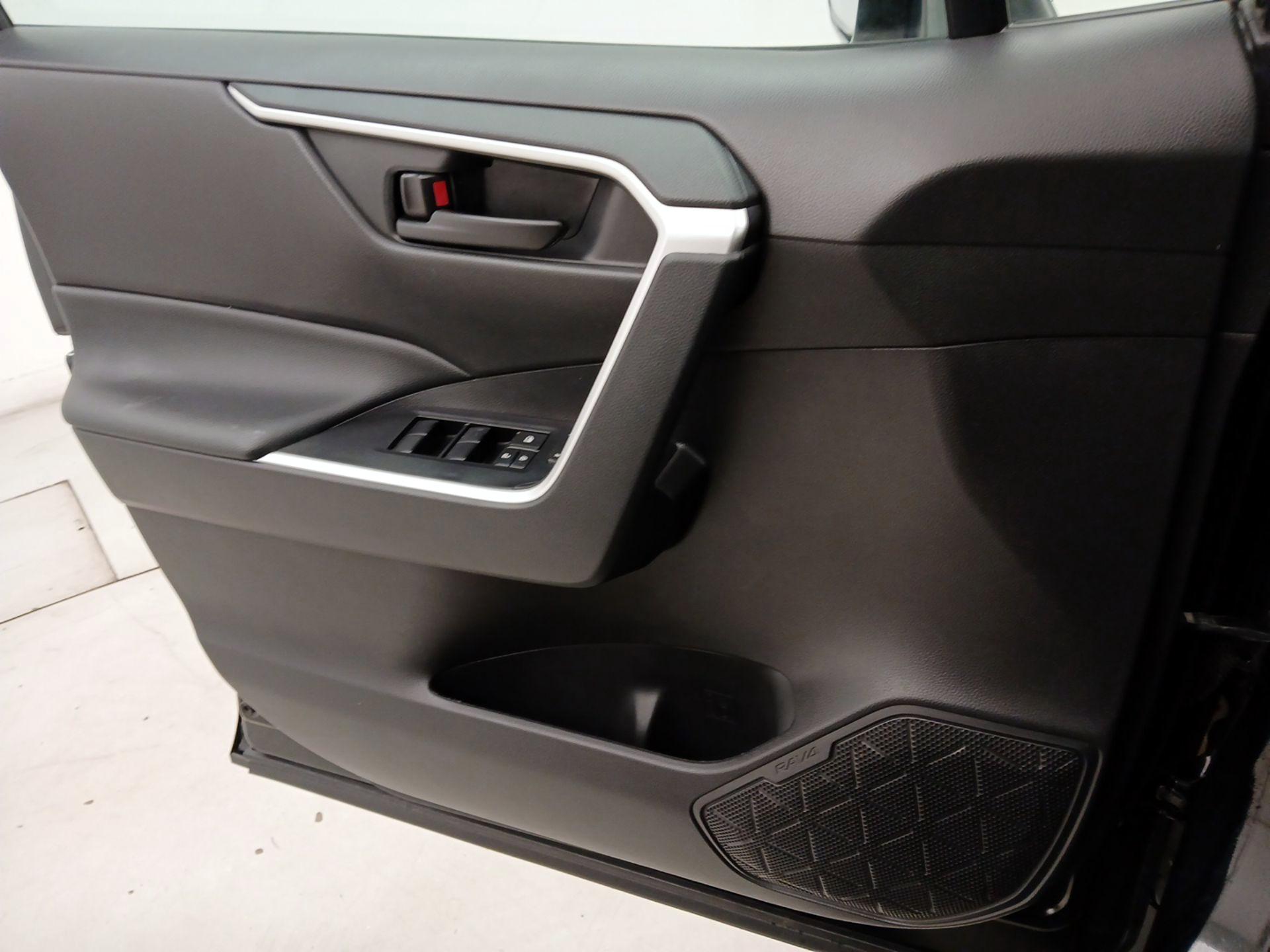 Thumbnail: 2021 Toyota RAV4 - 12