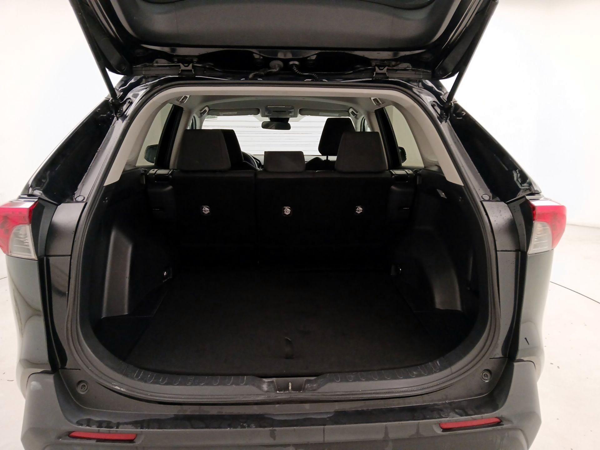 Thumbnail: 2021 Toyota RAV4 - 20