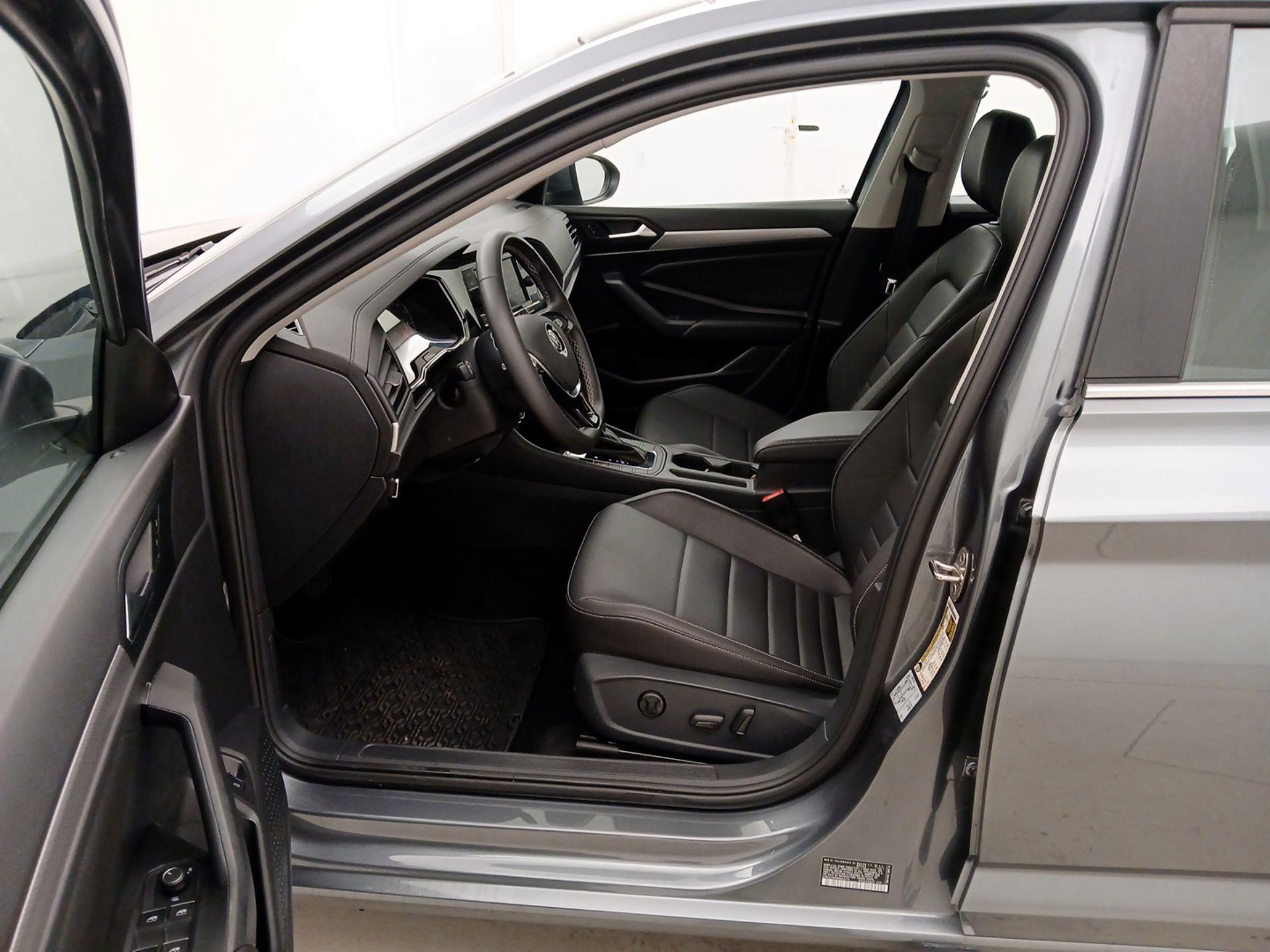 Thumbnail: 2021 Volkswagen Jetta - 11