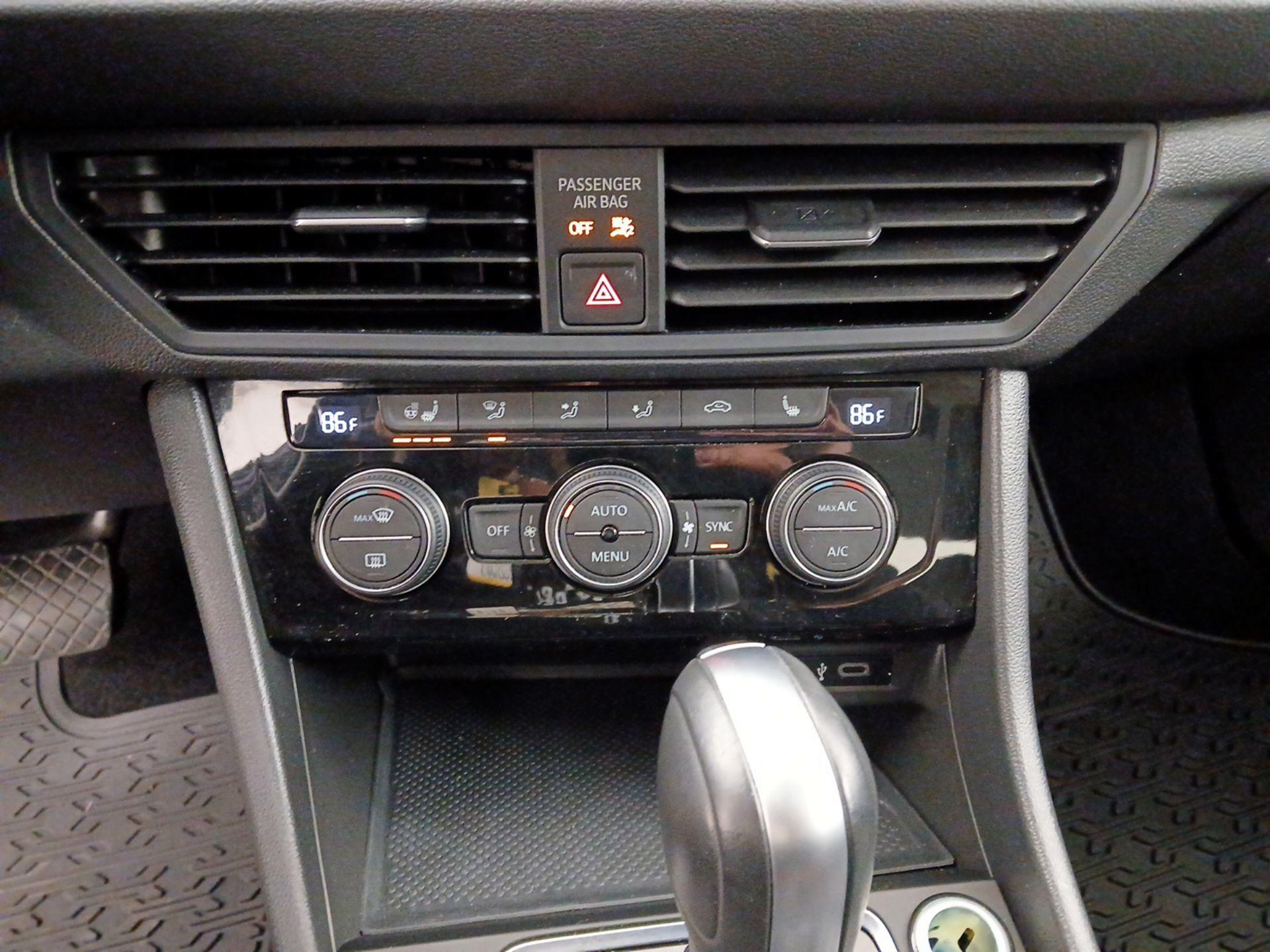 Thumbnail: 2021 Volkswagen Jetta - 16