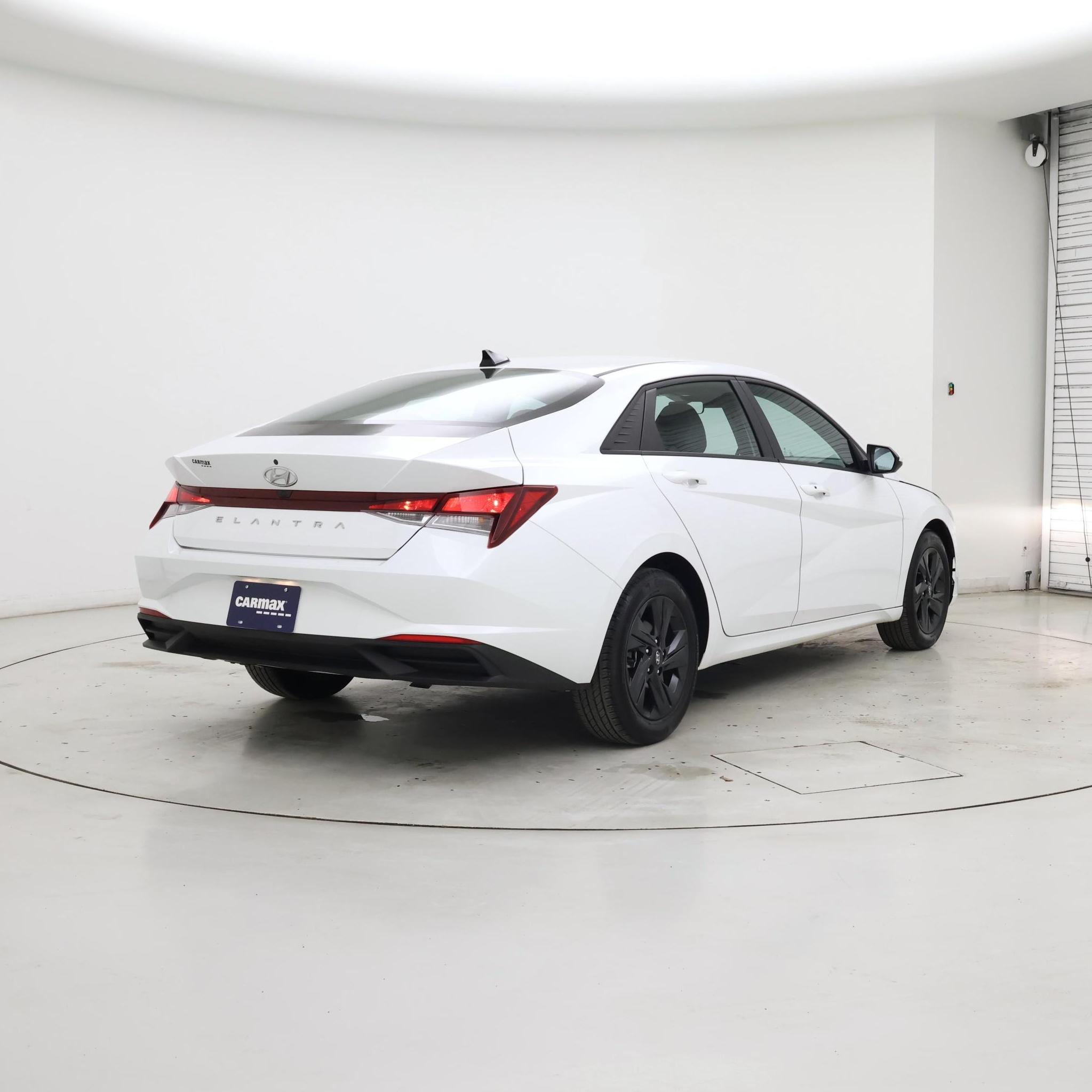 Thumbnail: 2022 Hyundai Elantra - 8