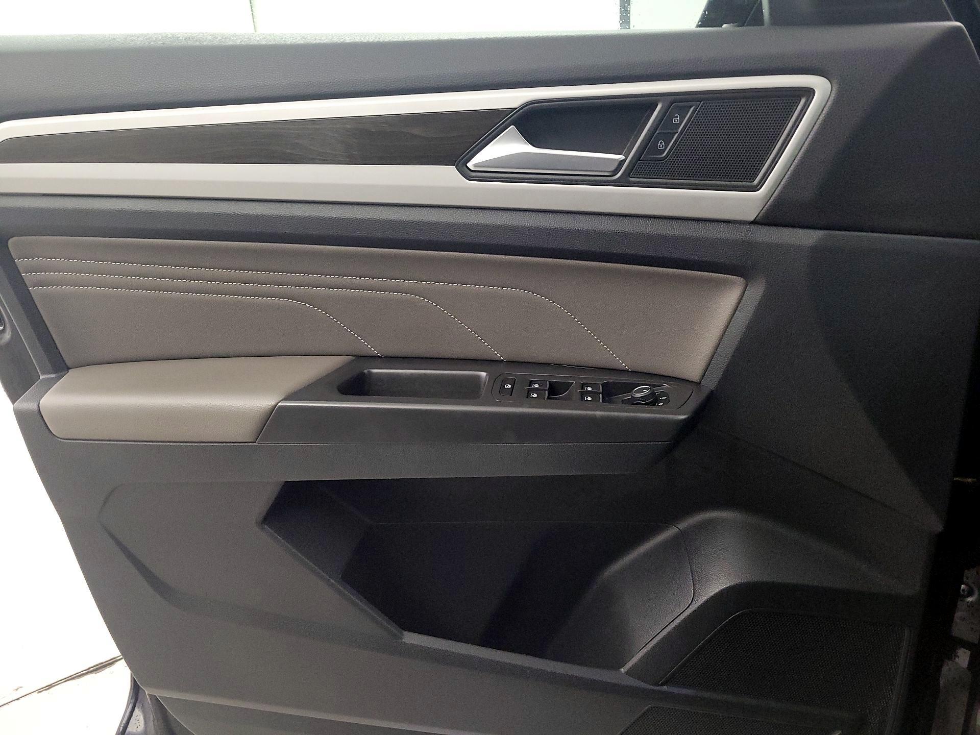 Thumbnail: 2022 Volkswagen Atlas - 12